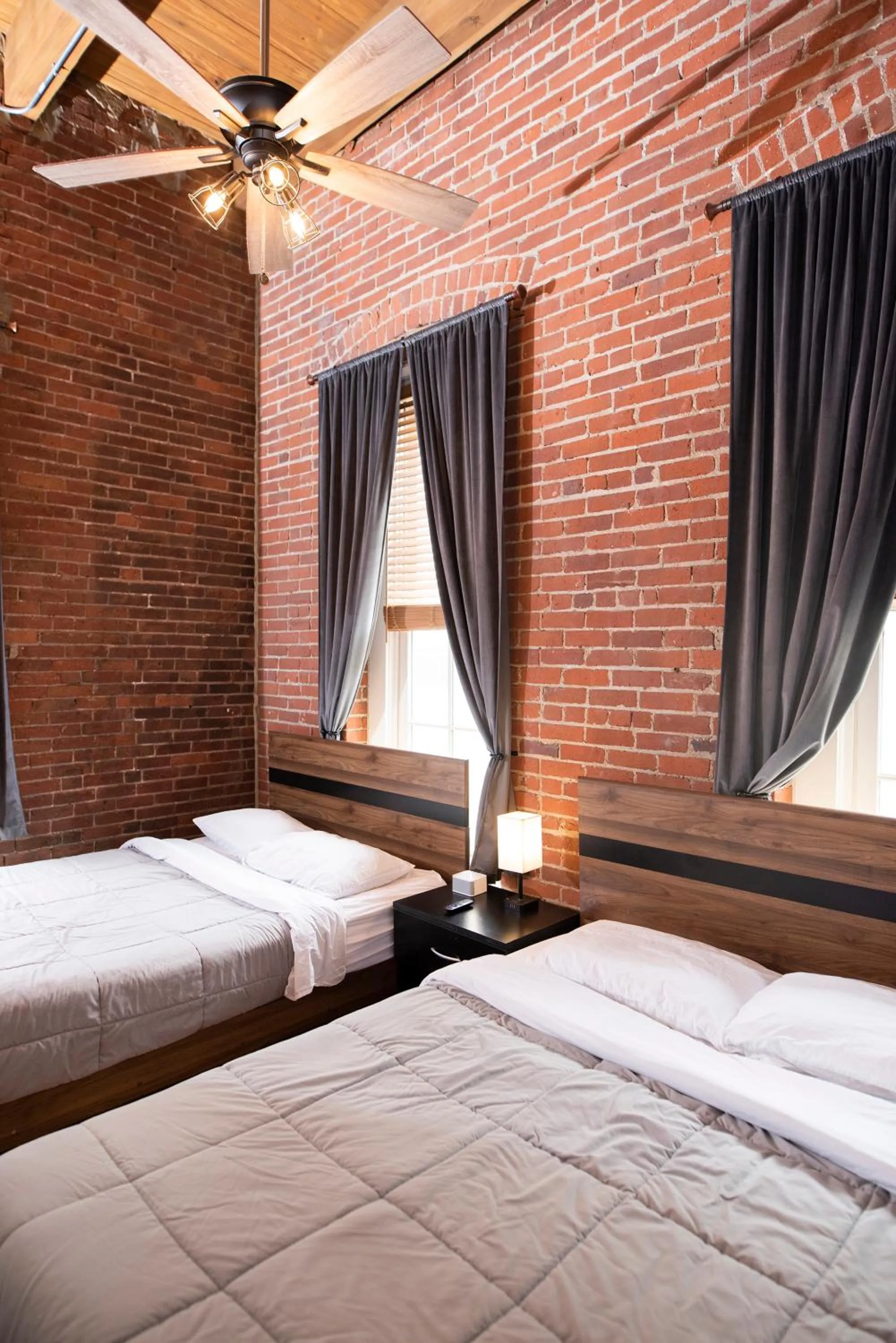 Georgia Street 4 Bedroom Condo Downtown!!