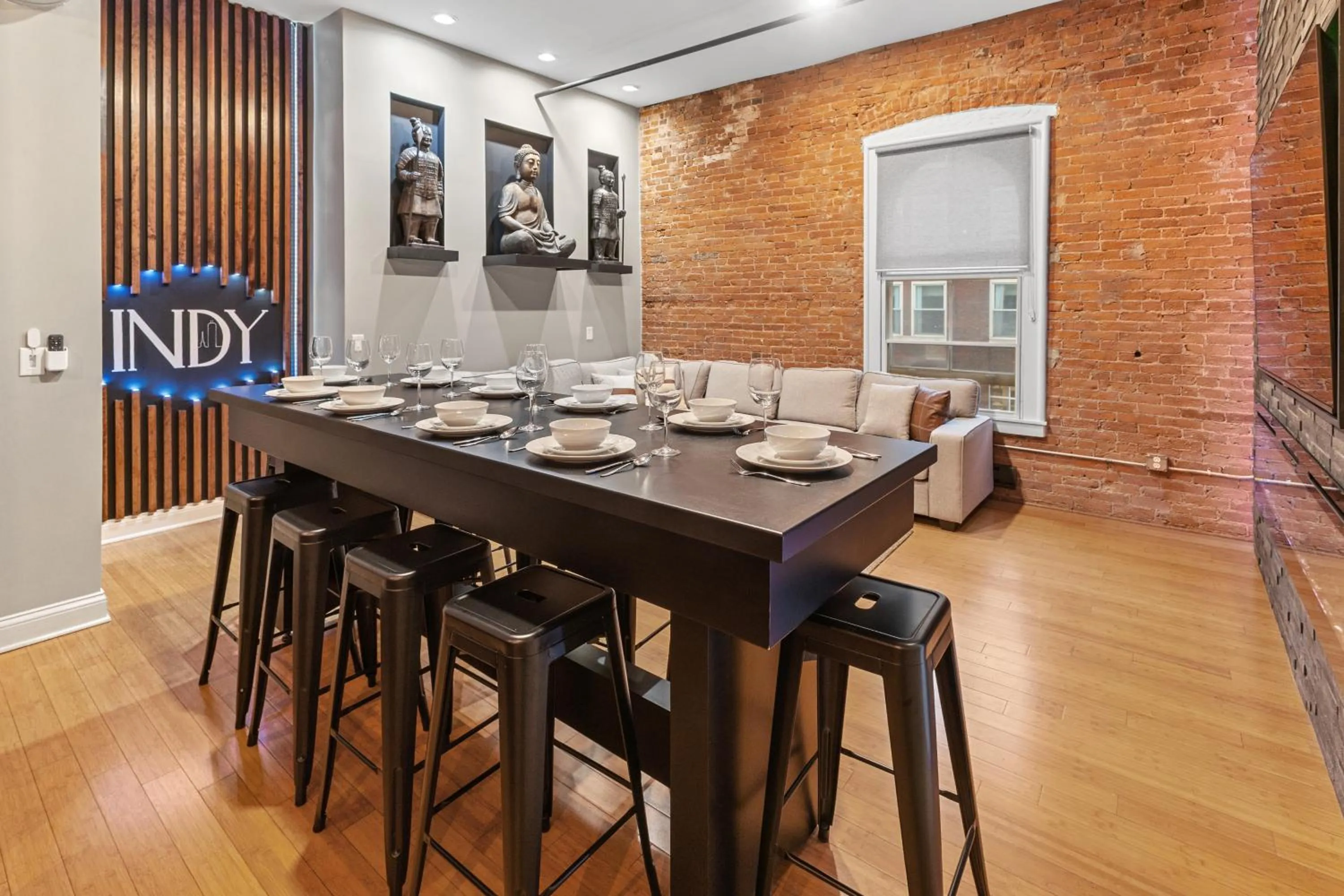 Georgia Street 4 Bedroom Condo Downtown!!