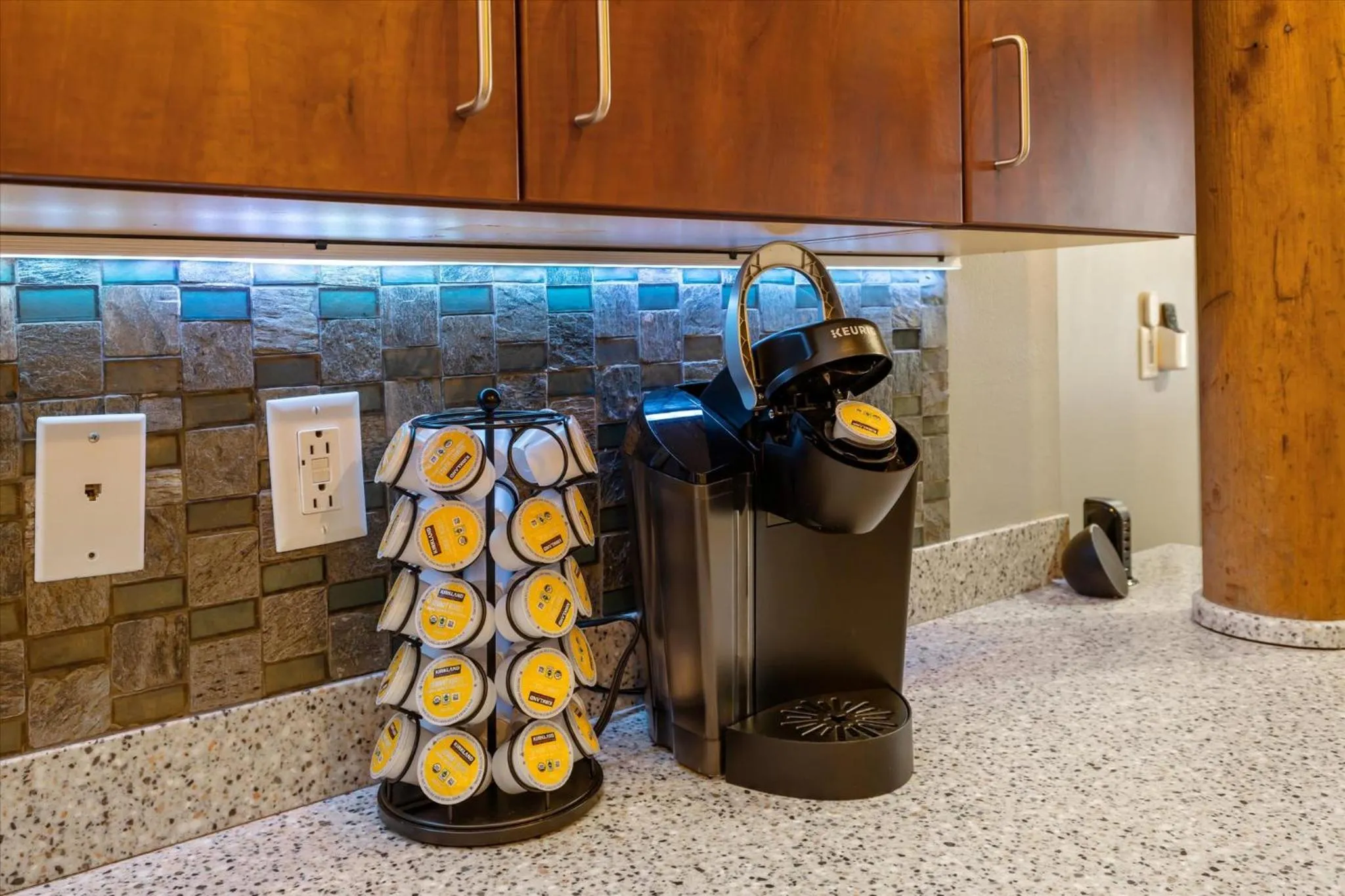 Georgia Street 4 Bedroom Condo Downtown!!