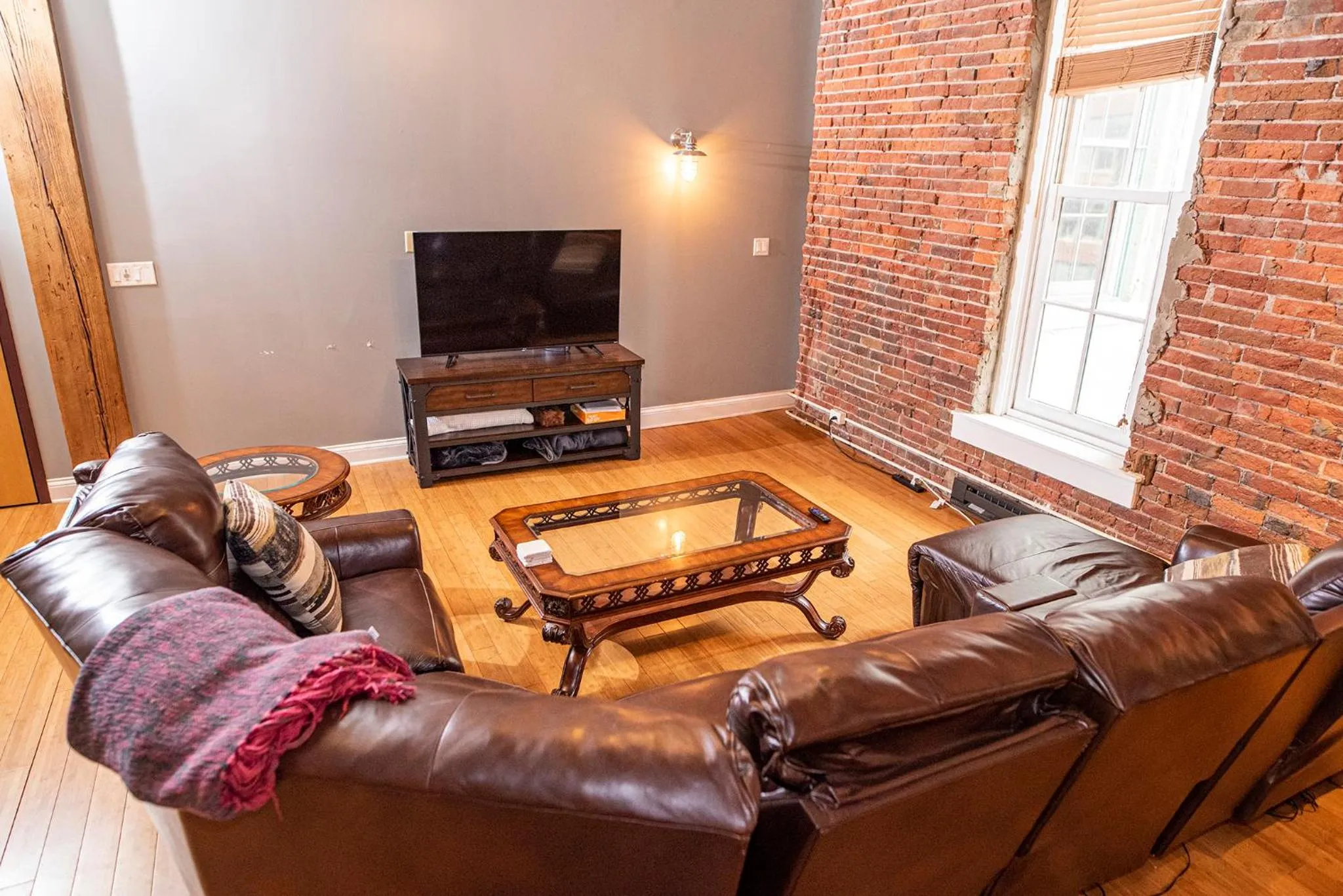 Georgia Street 4 Bedroom Condo Downtown!!