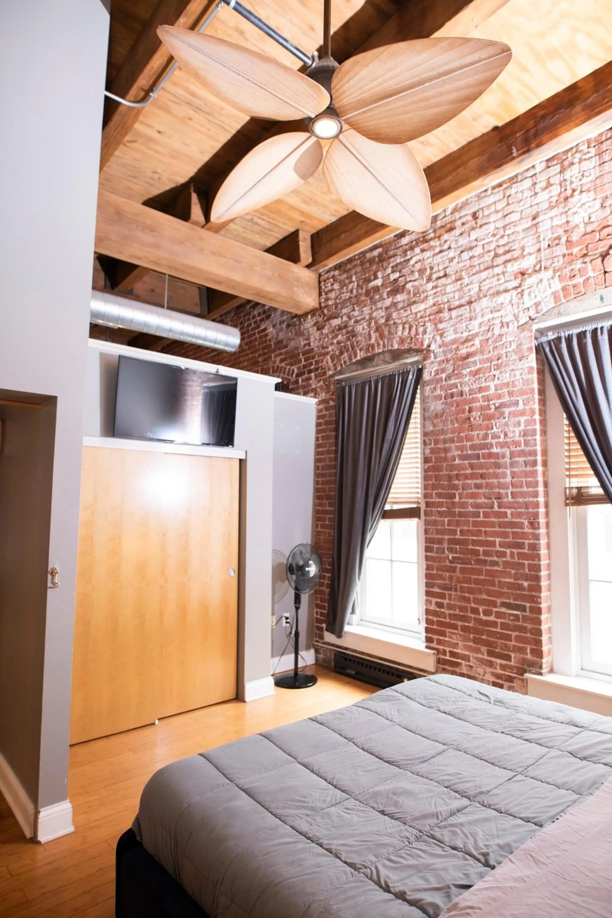 Georgia Street 4 Bedroom Condo Downtown!!