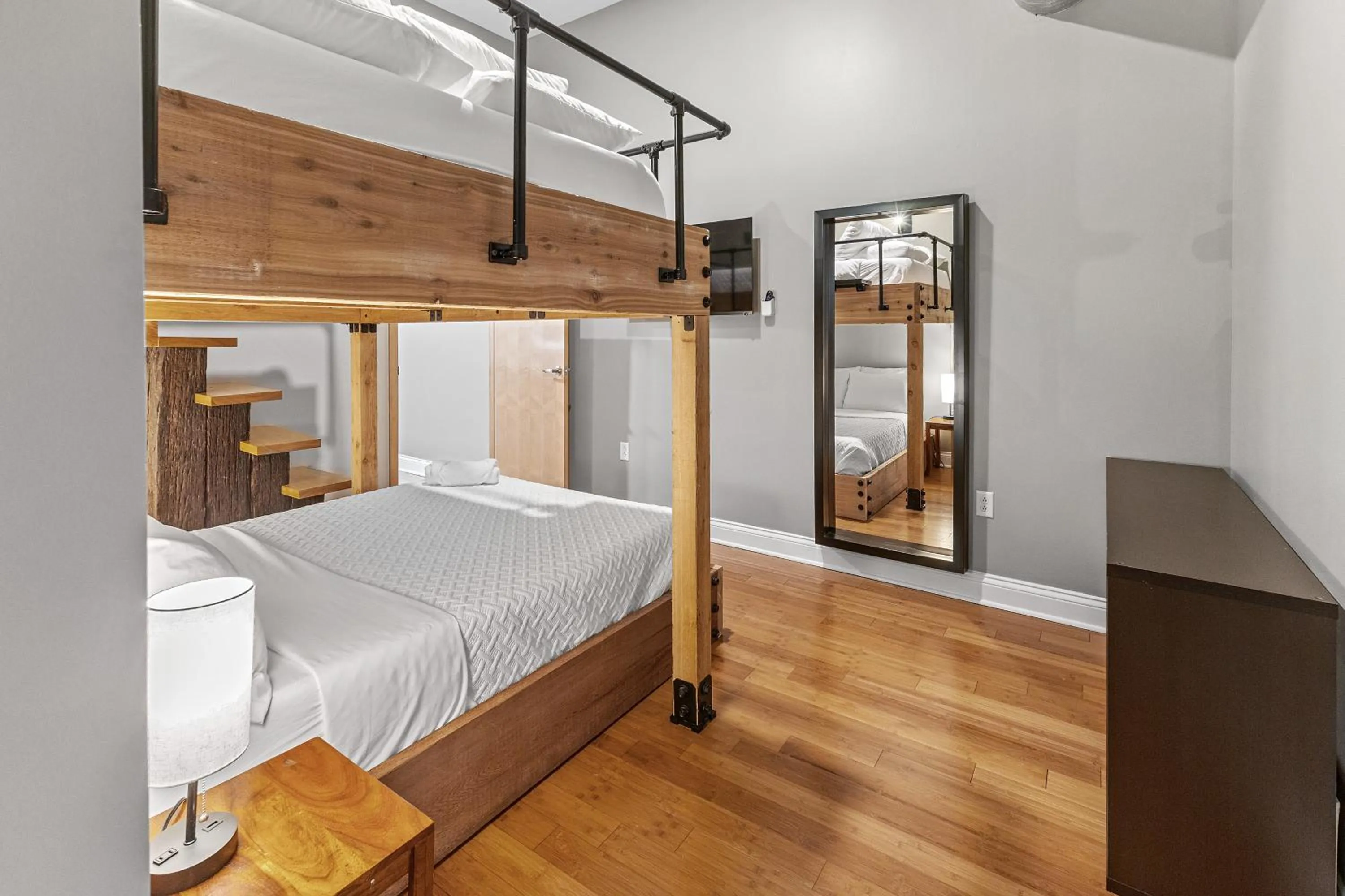 Georgia Street 4 Bedroom Condo Downtown!!