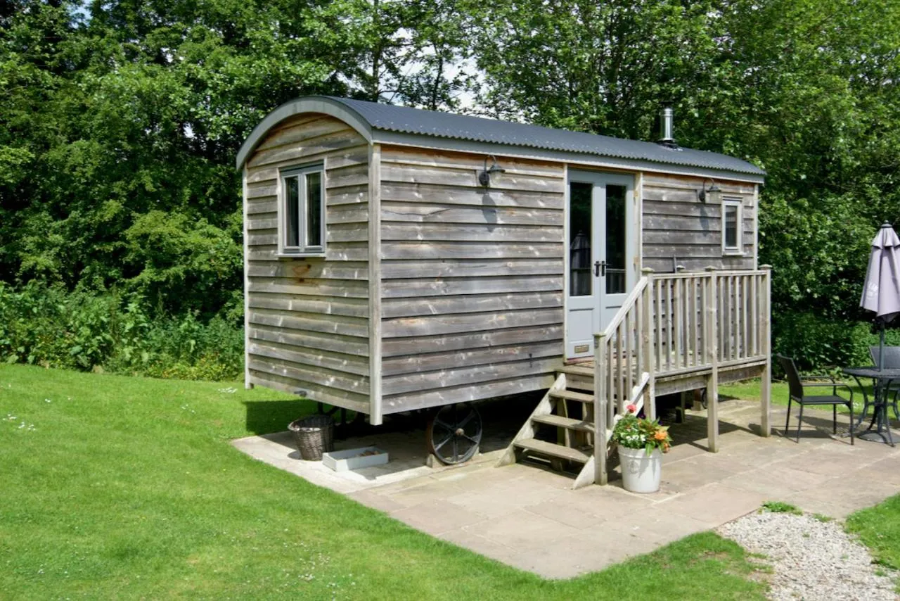Bedroom in The Plough Inn
