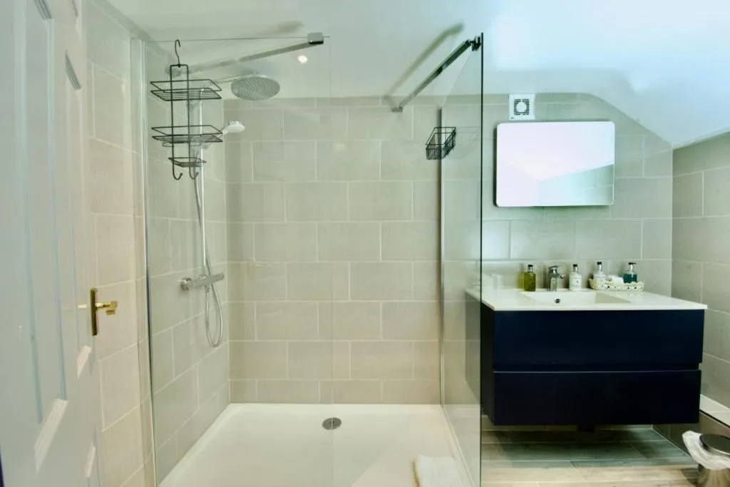 Bathroom in The Plough Inn