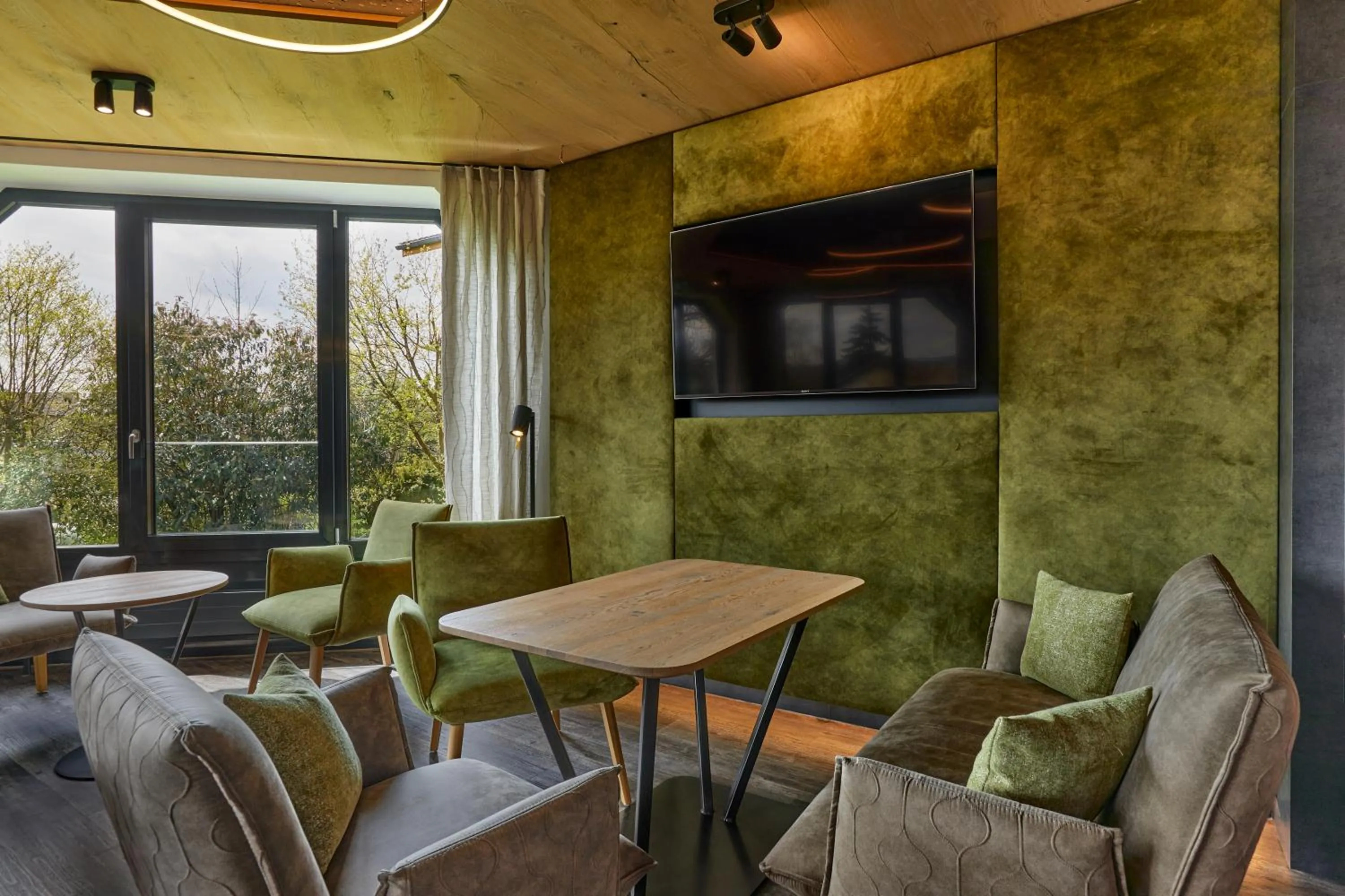 Communal lounge/ TV room in Hotel Lindenhof