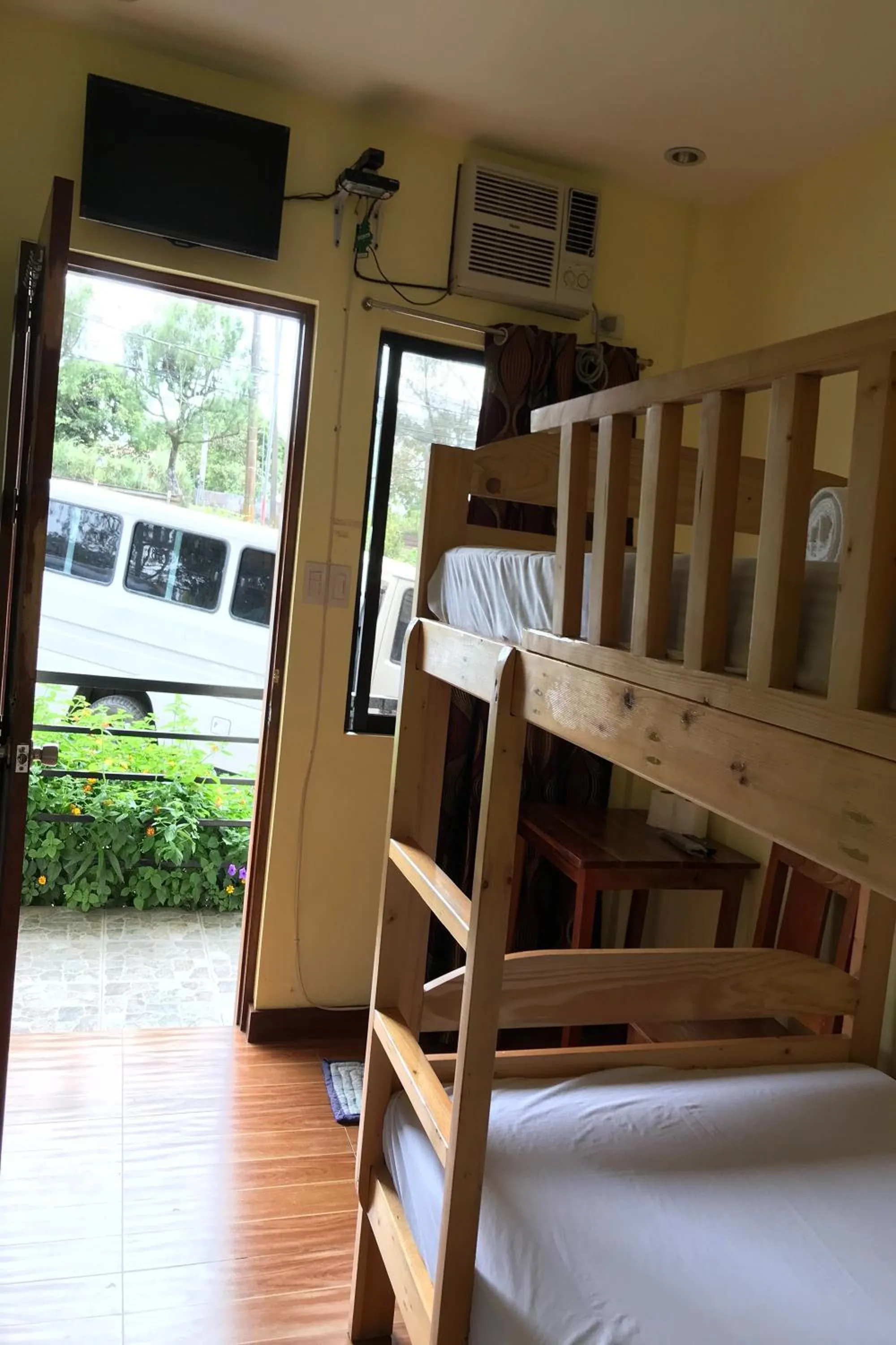 bunk bed, Bed in Jhunlyn Rooms for Rent Tagaytay
