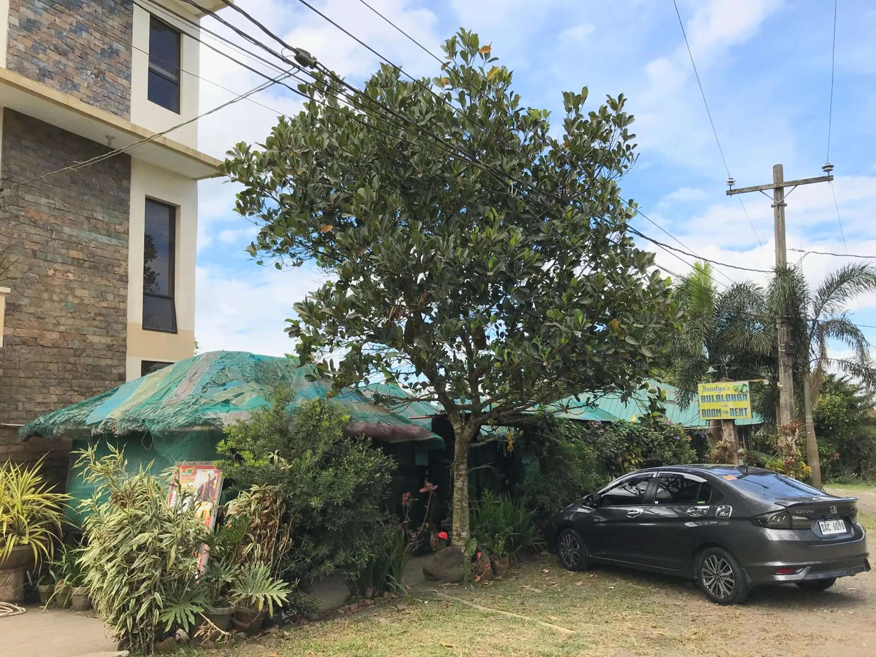 Garden in Jhunlyn Rooms for Rent Tagaytay