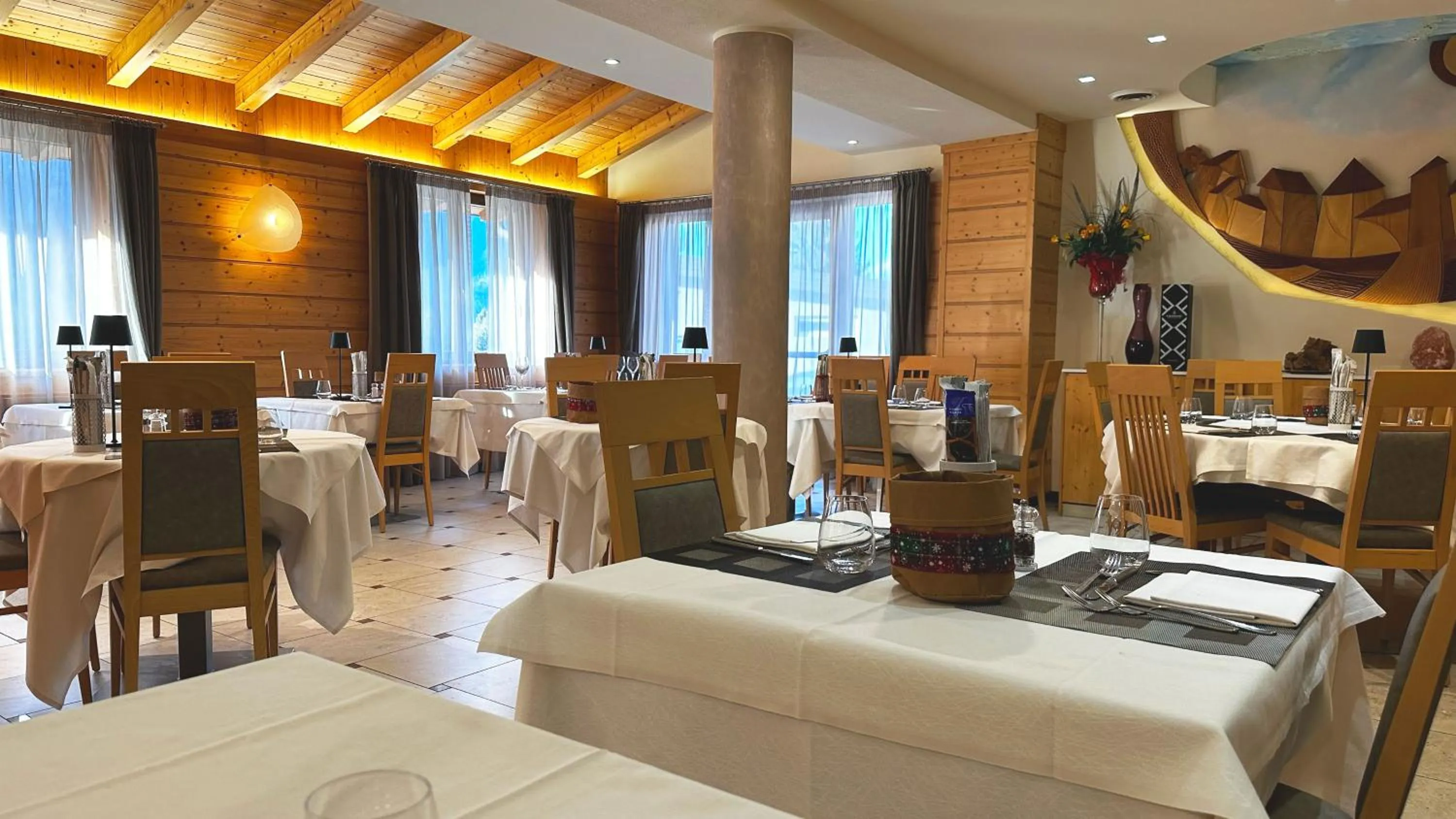 Restaurant/places to eat in Hotel Regent's