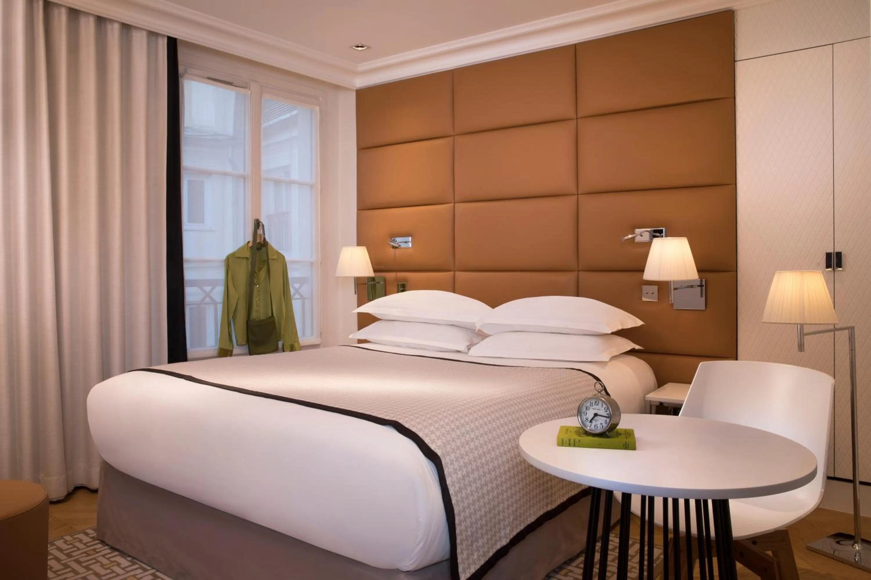 Photo of the whole room, Bed in Hôtel R de Paris - Boutique Hotel
