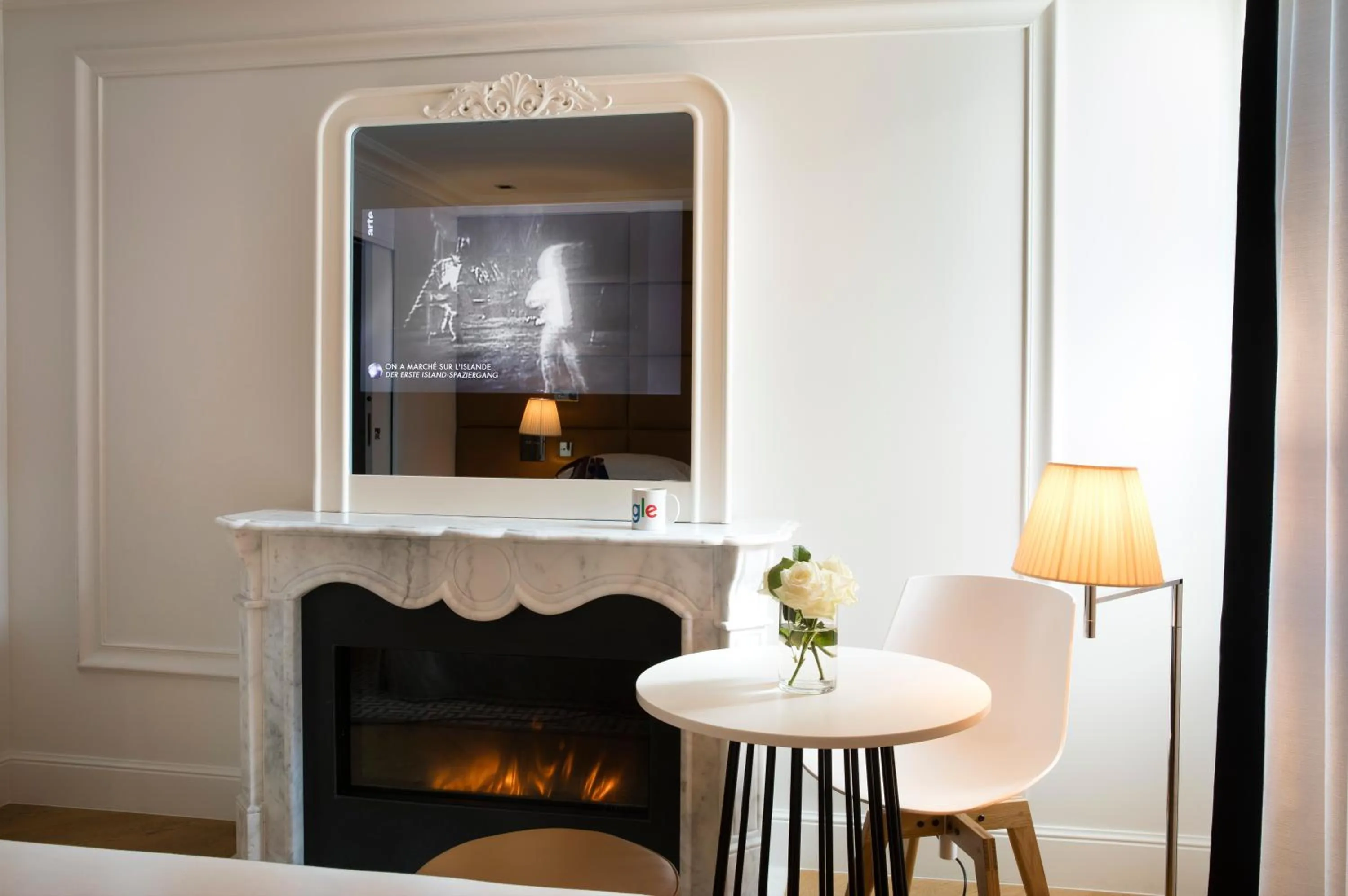 Decorative detail, Bed in Hôtel R de Paris - Boutique Hotel