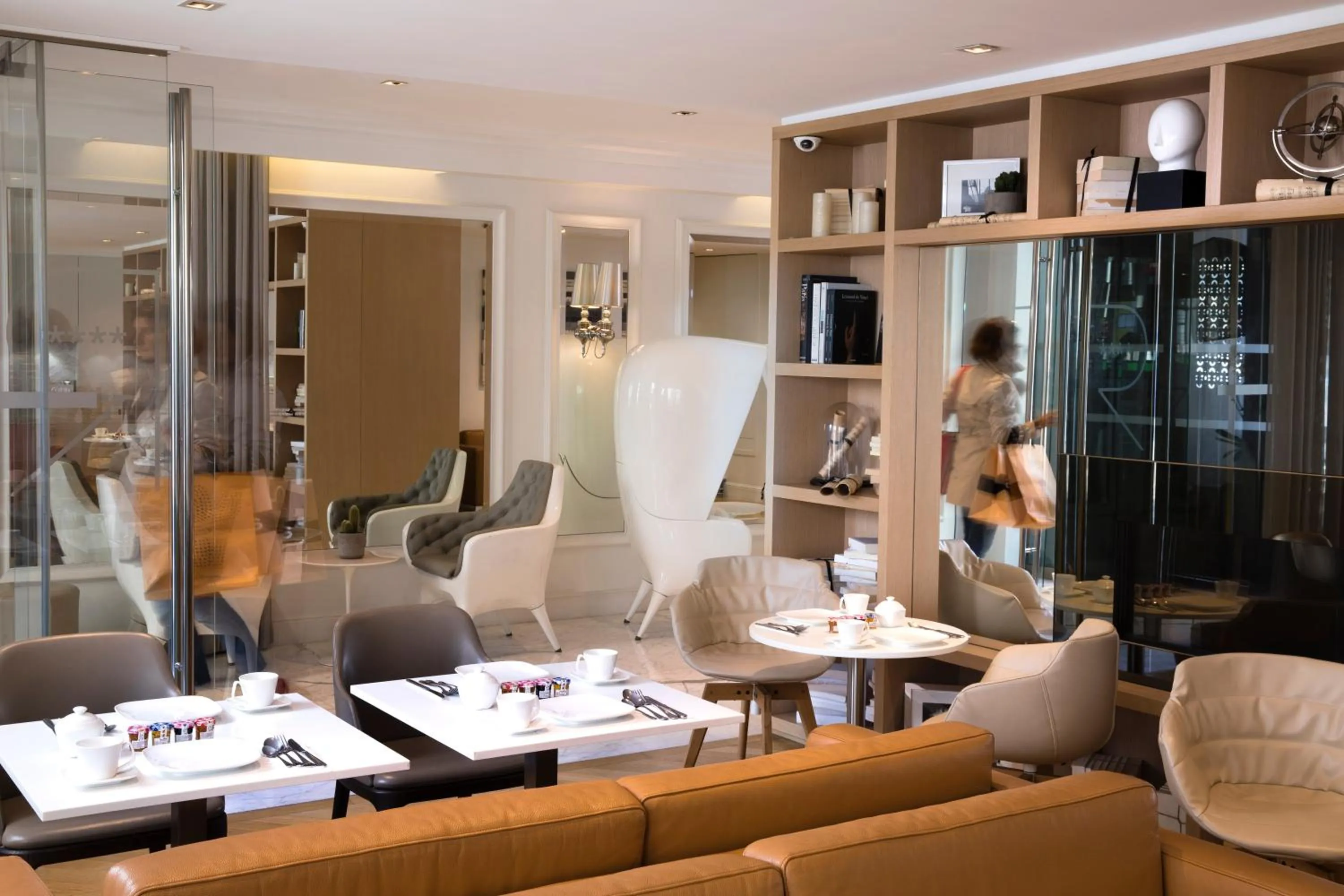 Lounge or bar in Hôtel R de Paris - Boutique Hotel