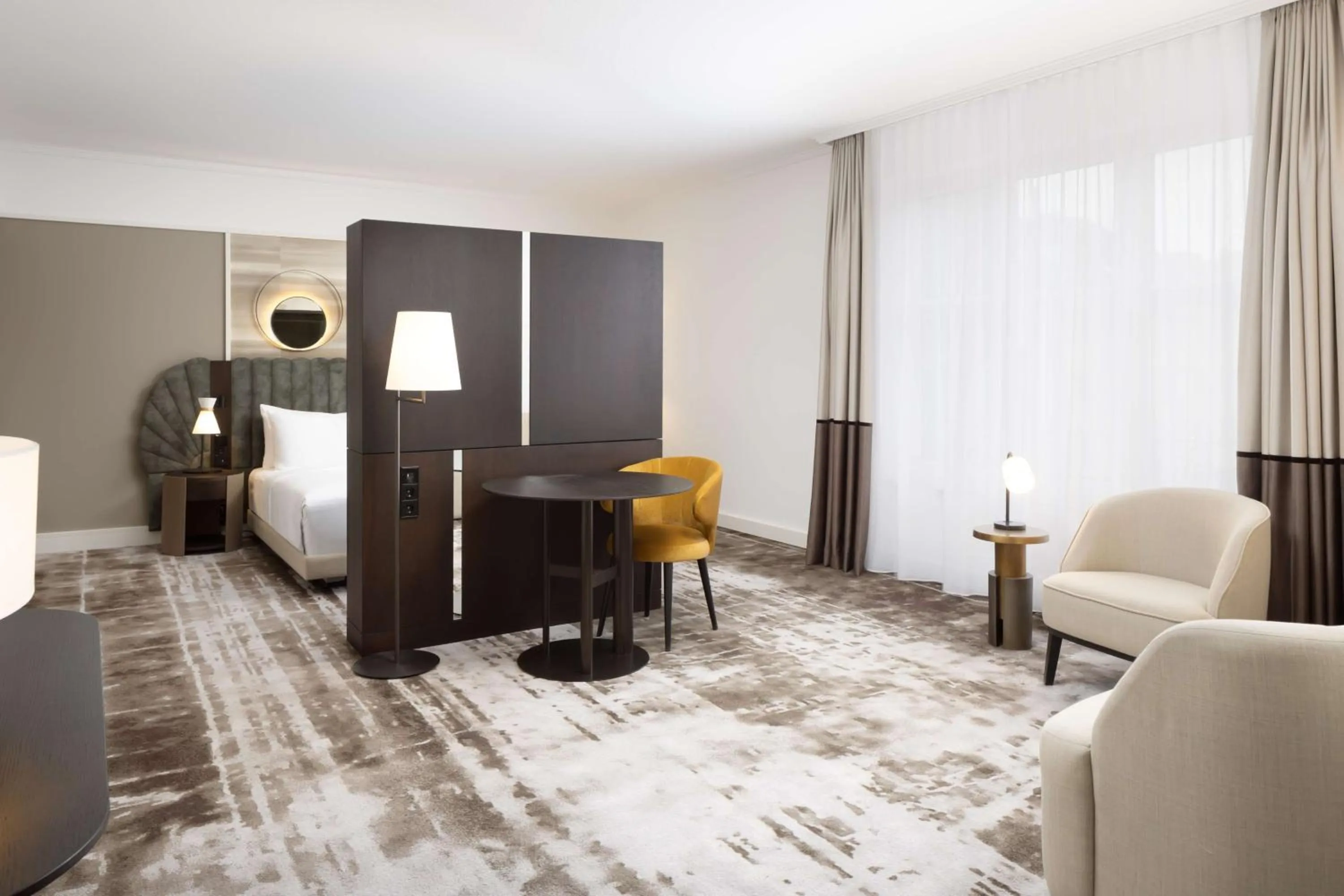 Bed, Seating Area in Crowne Plaza Heidelberg City Centre