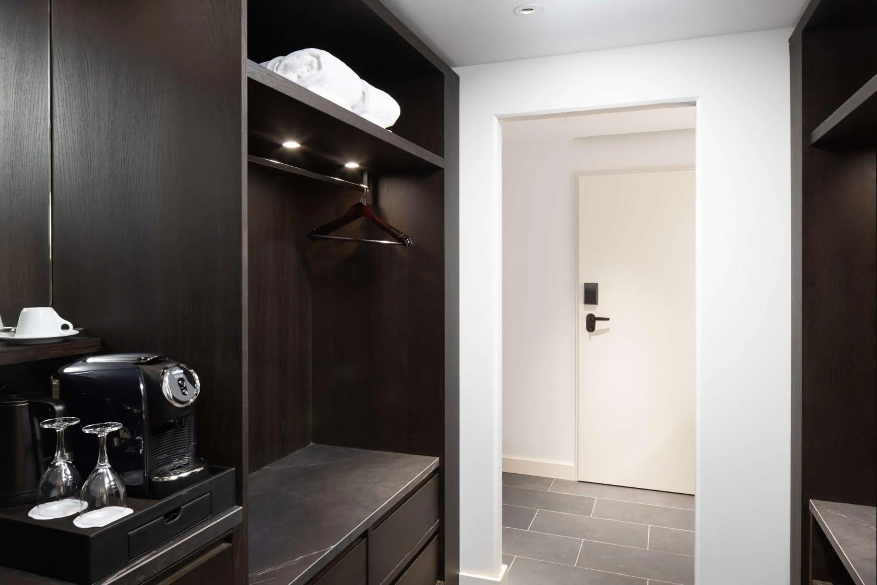 Photo of the whole room, Bathroom in Crowne Plaza Heidelberg City Centre