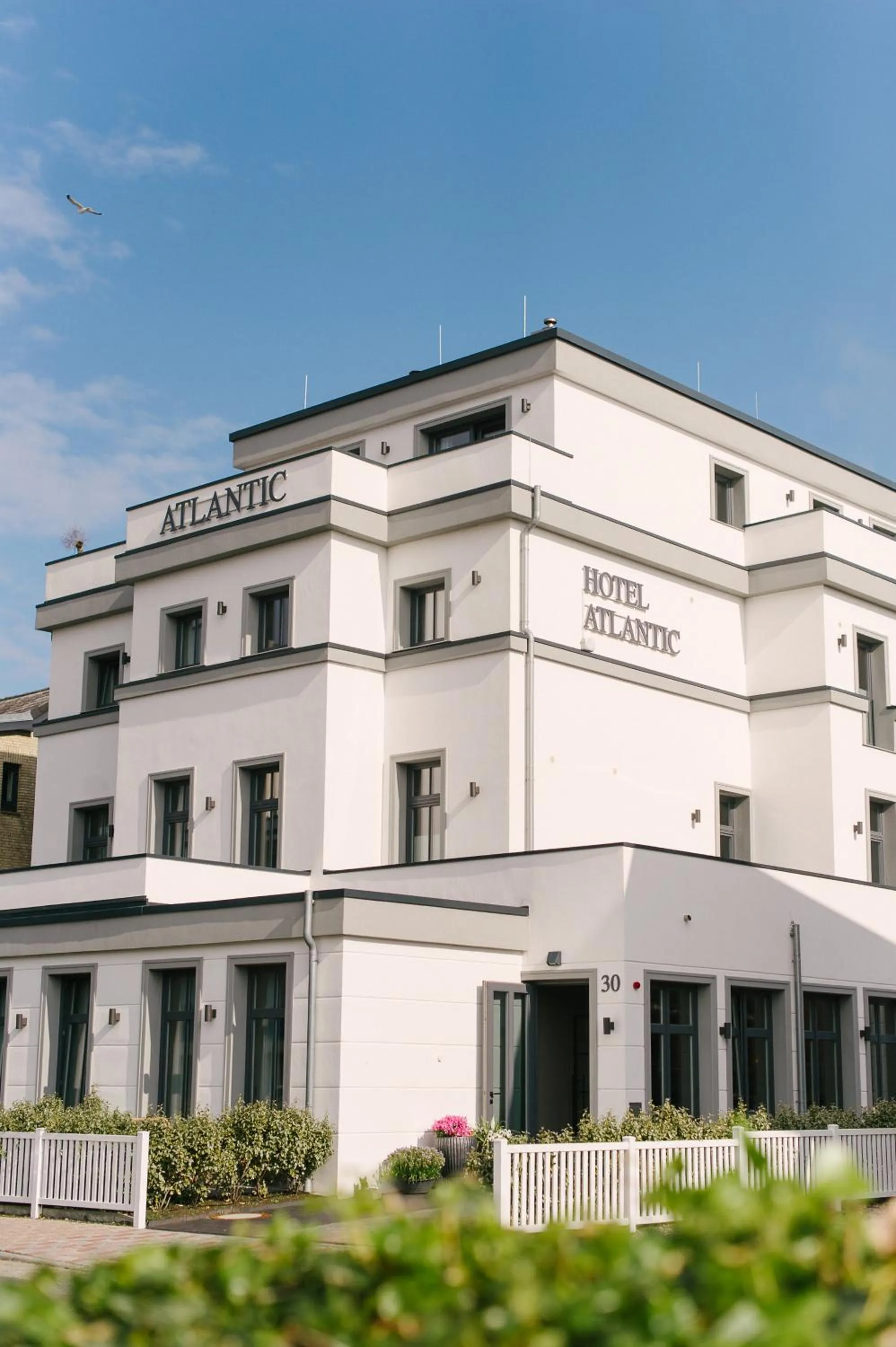 Property building in Hotel Atlantic - Kopf aus, Herz an!