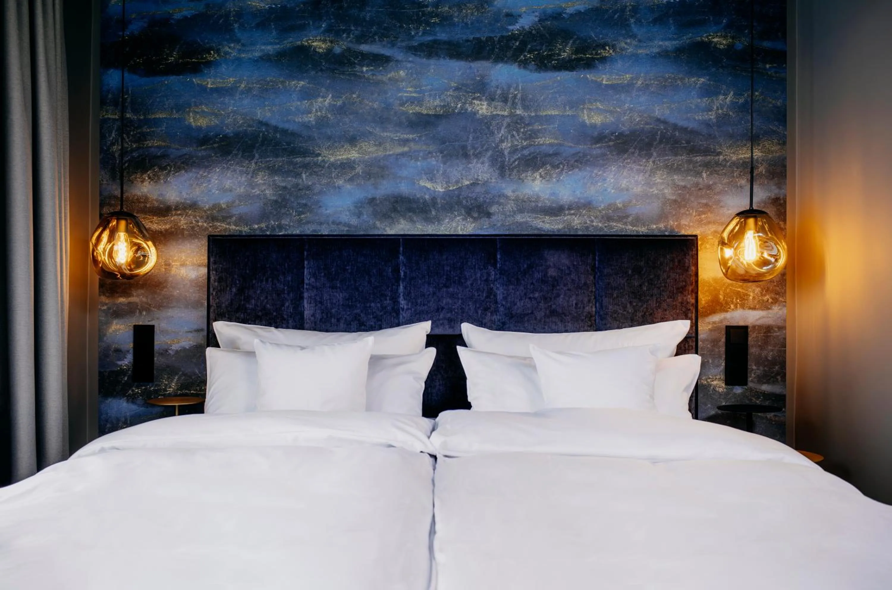 Bedroom, Bed in Hotel Atlantic - Kopf aus, Herz an!