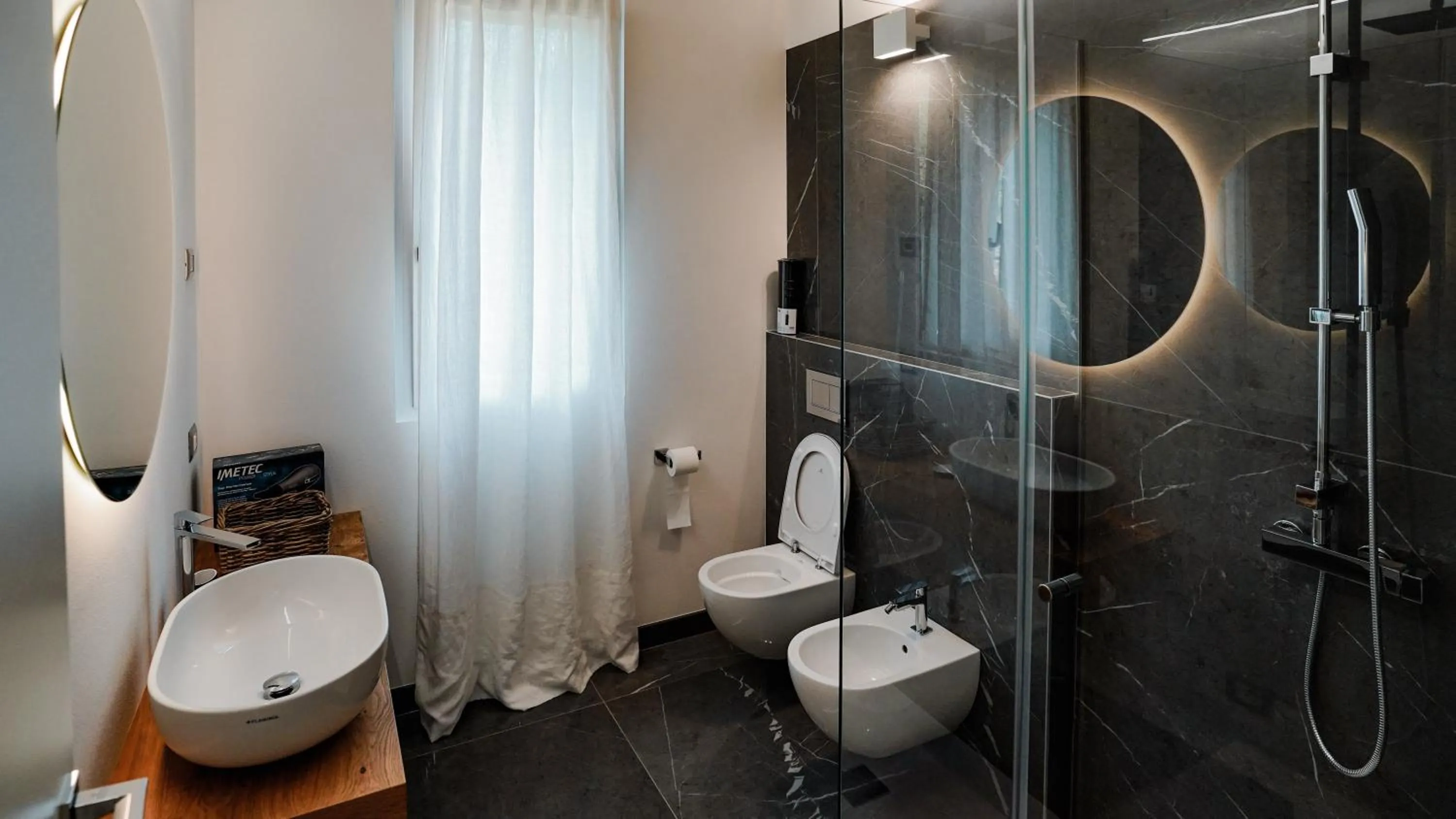 Shower in Casa Olivi Apartments