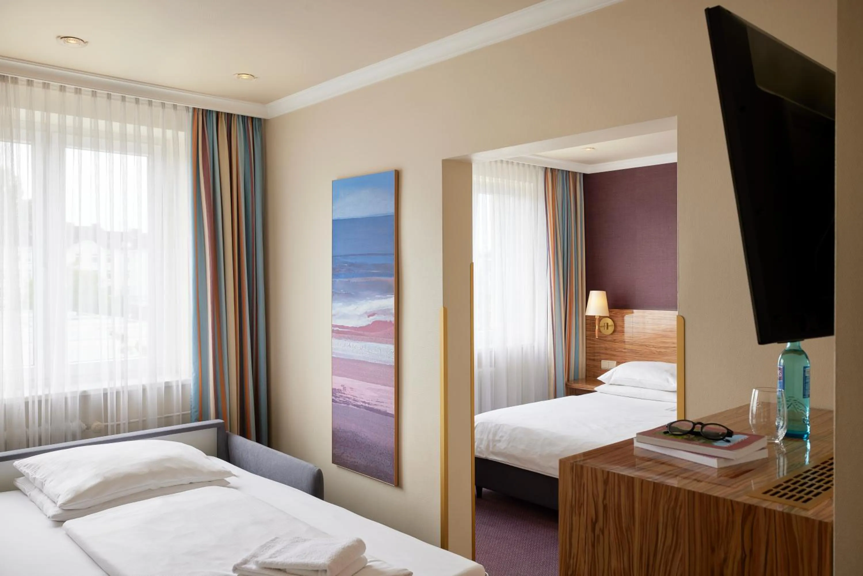 Photo of the whole room, Bed in Best Western Raphael Hotel Altona