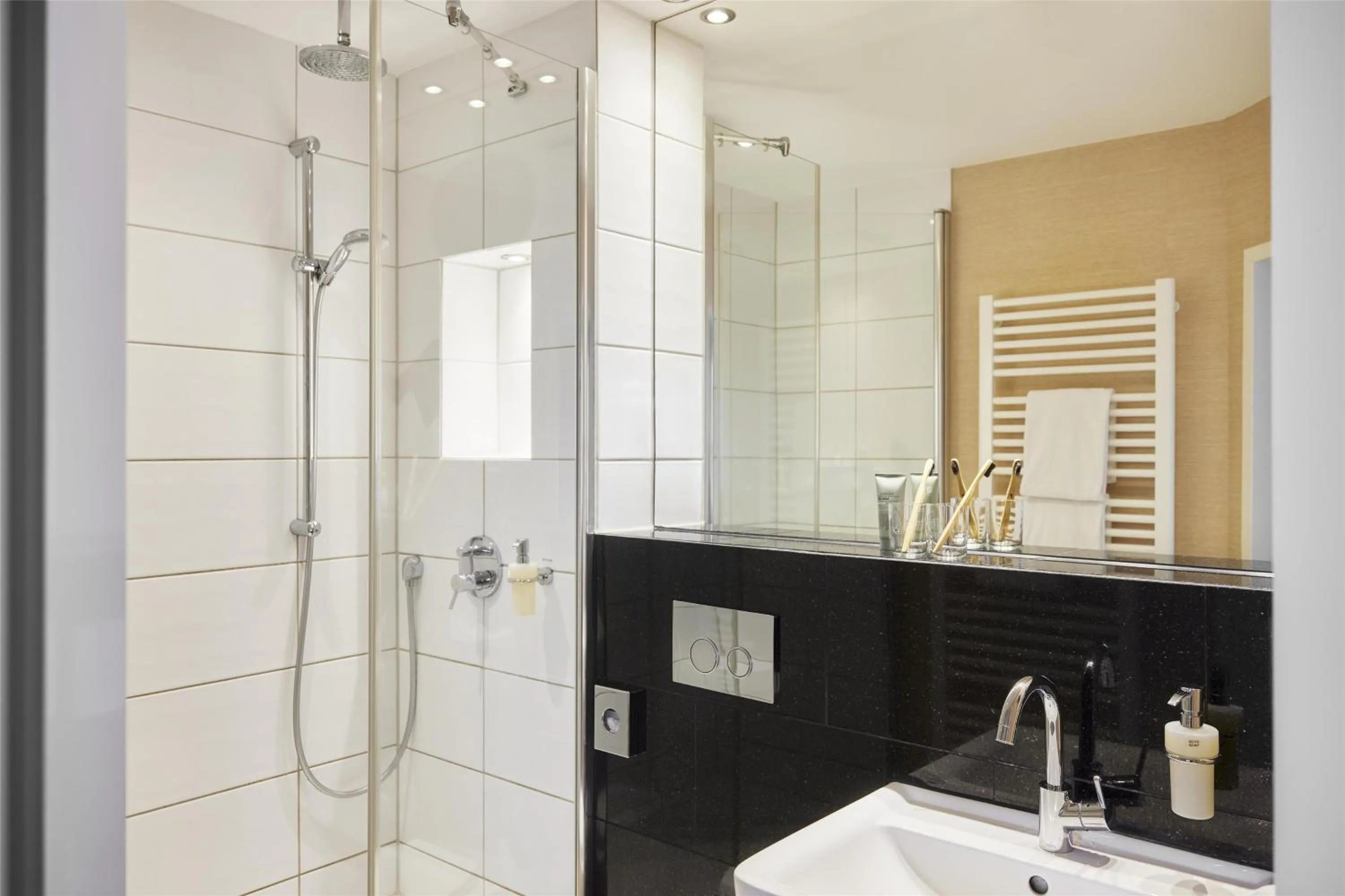 Bedroom in Best Western Raphael Hotel Altona