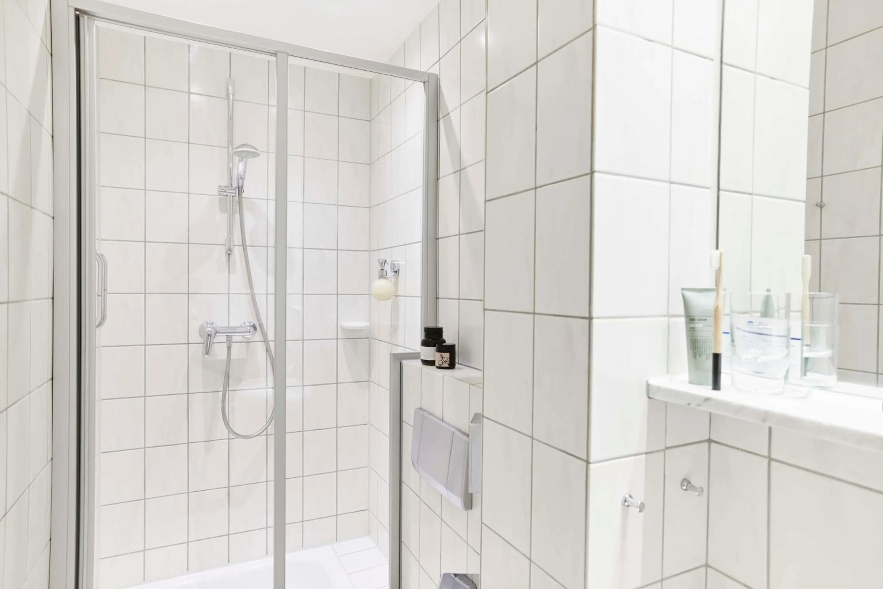 Bathroom in Best Western Raphael Hotel Altona