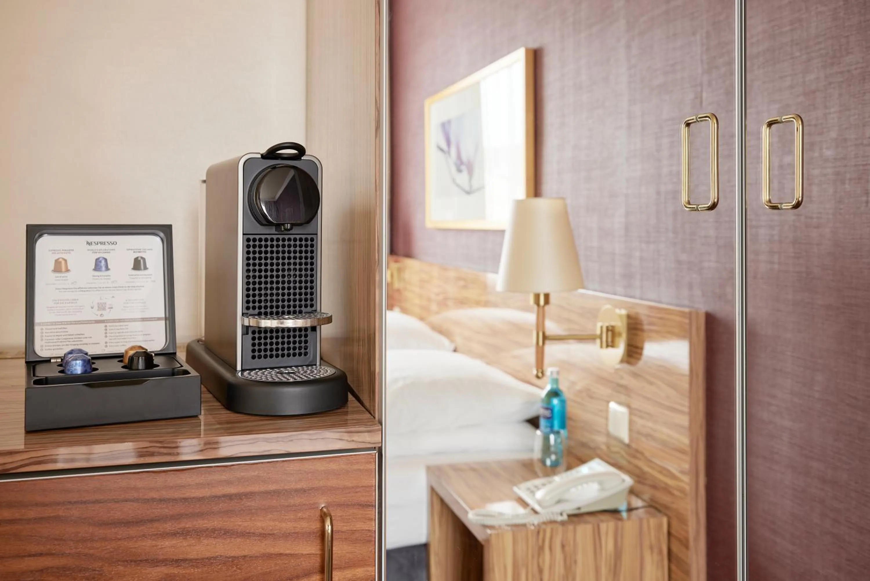 Photo of the whole room in Best Western Raphael Hotel Altona