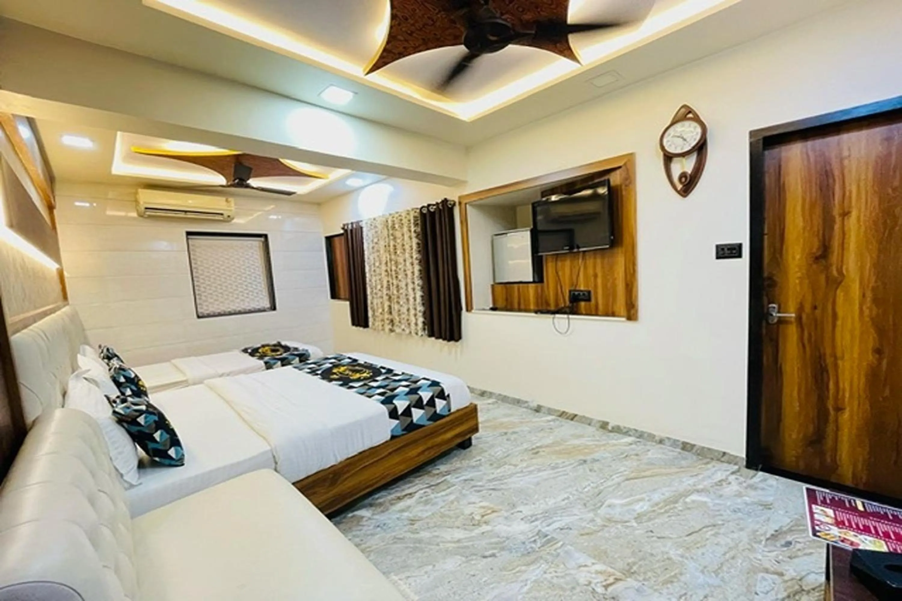 Bedroom in Hotel Neelkiran