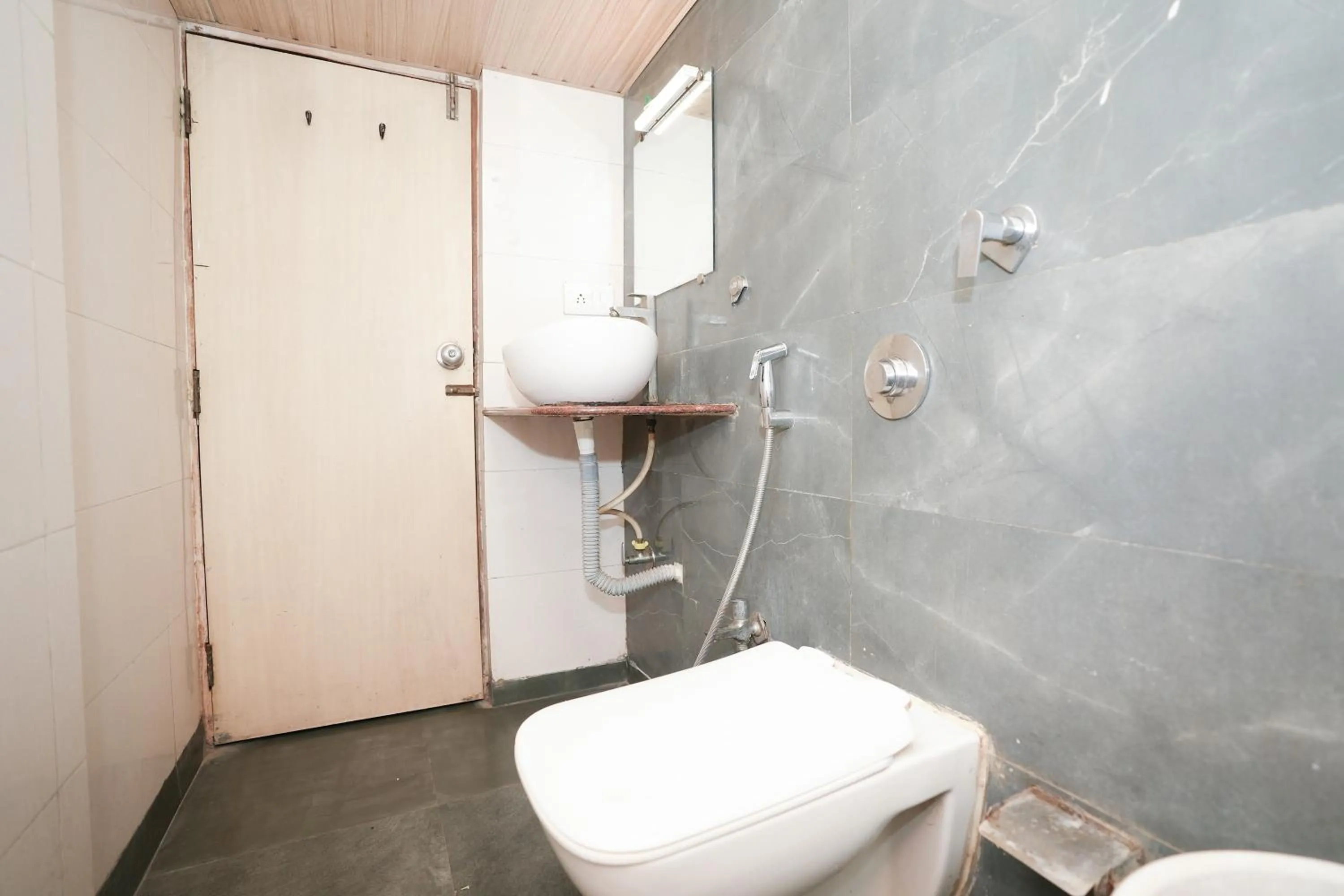 Toilet in Hotel Neelkiran