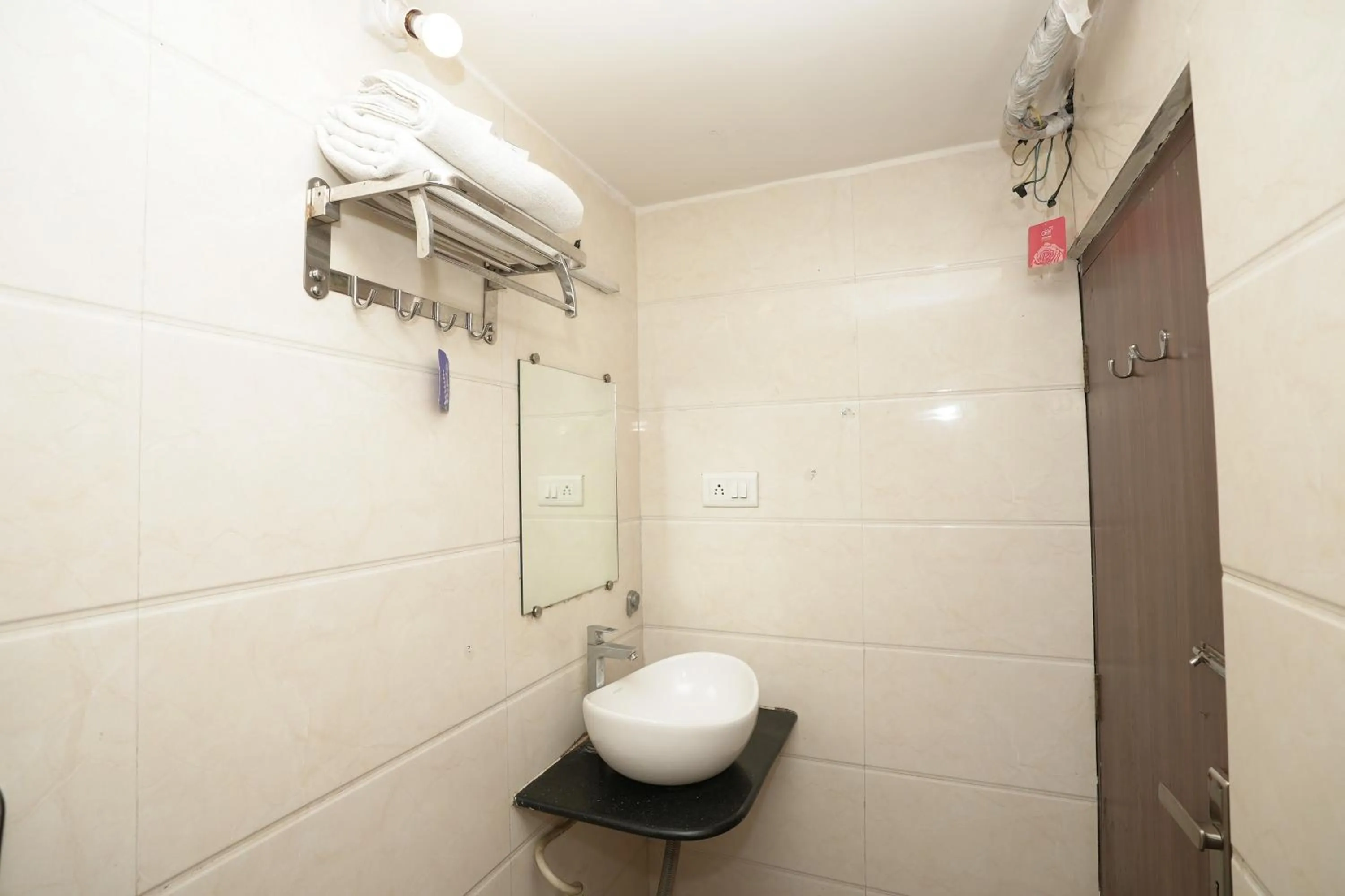 Bathroom in Hotel Neelkiran