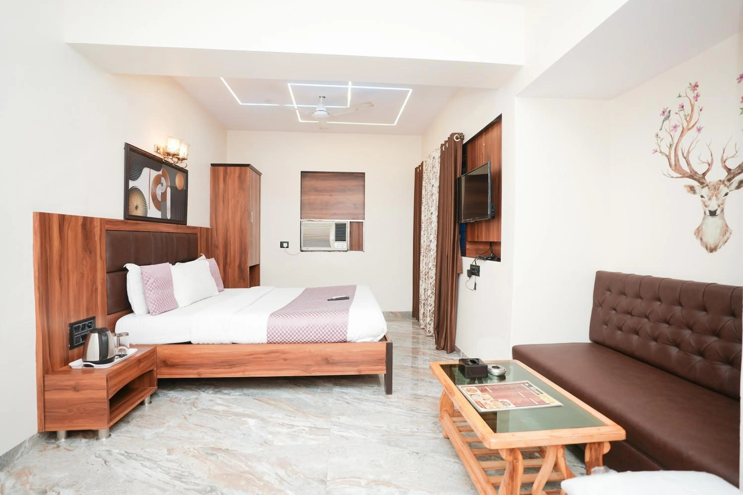 Bed in Hotel Neelkiran