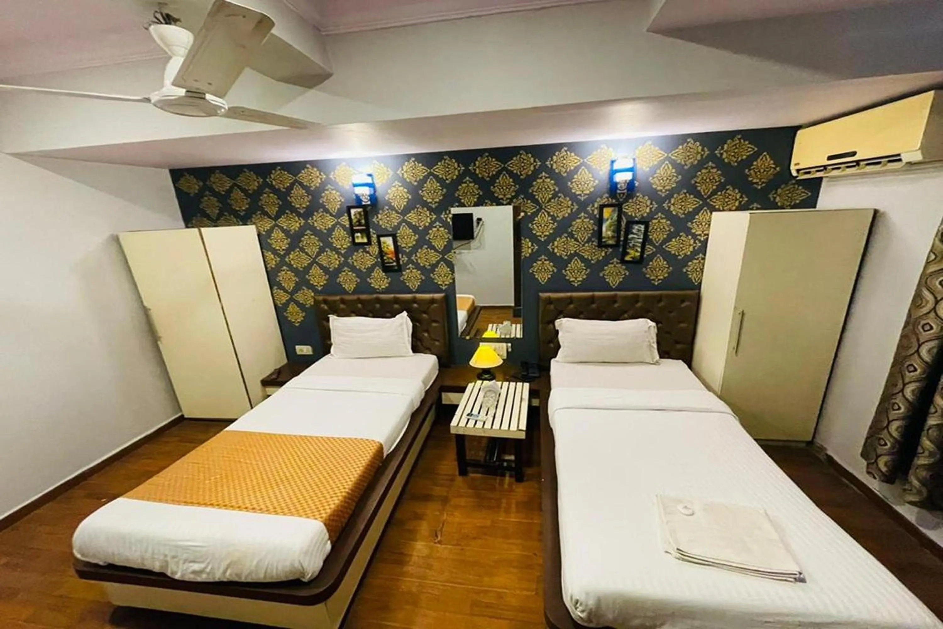 Bedroom in Hotel Neelkiran