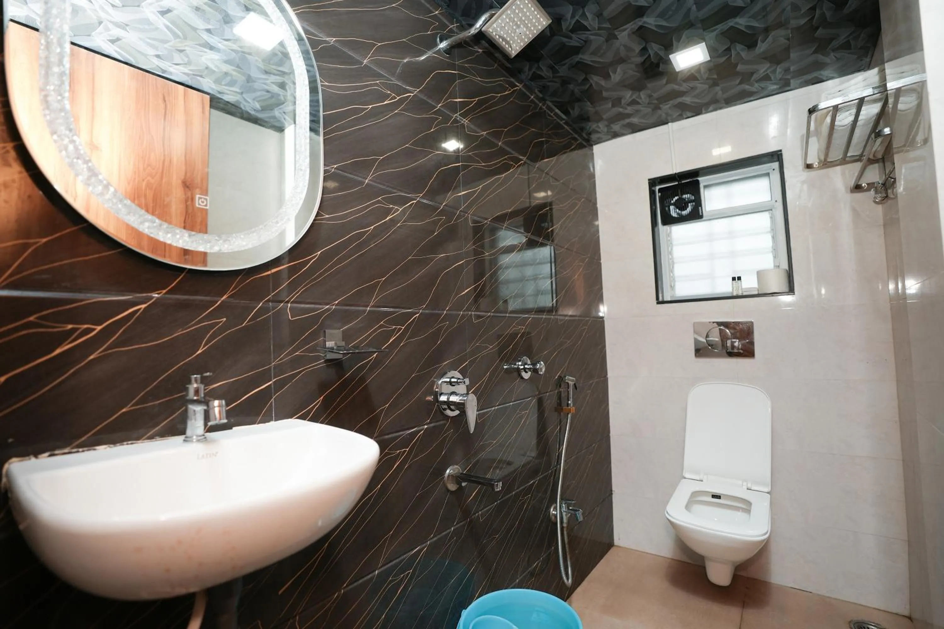 Toilet in Hotel Neelkiran