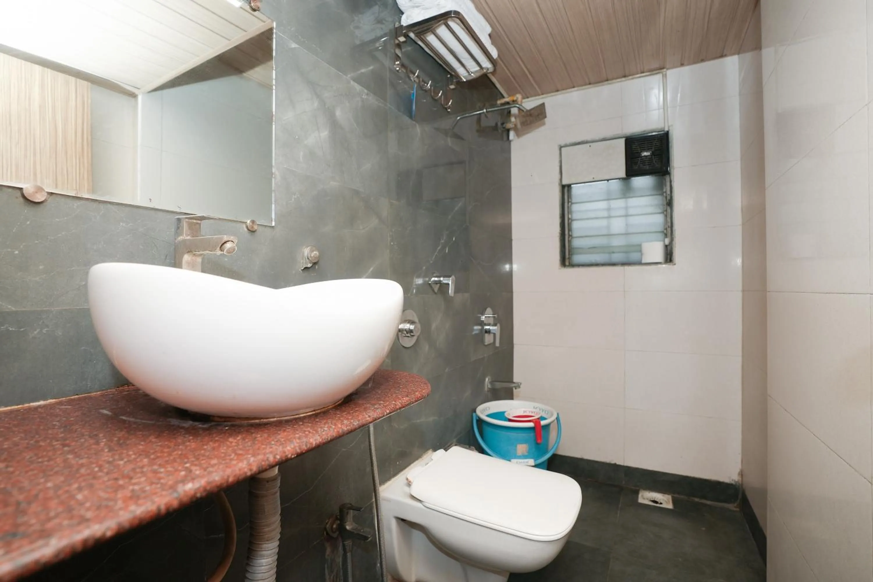 Bathroom in Hotel Neelkiran