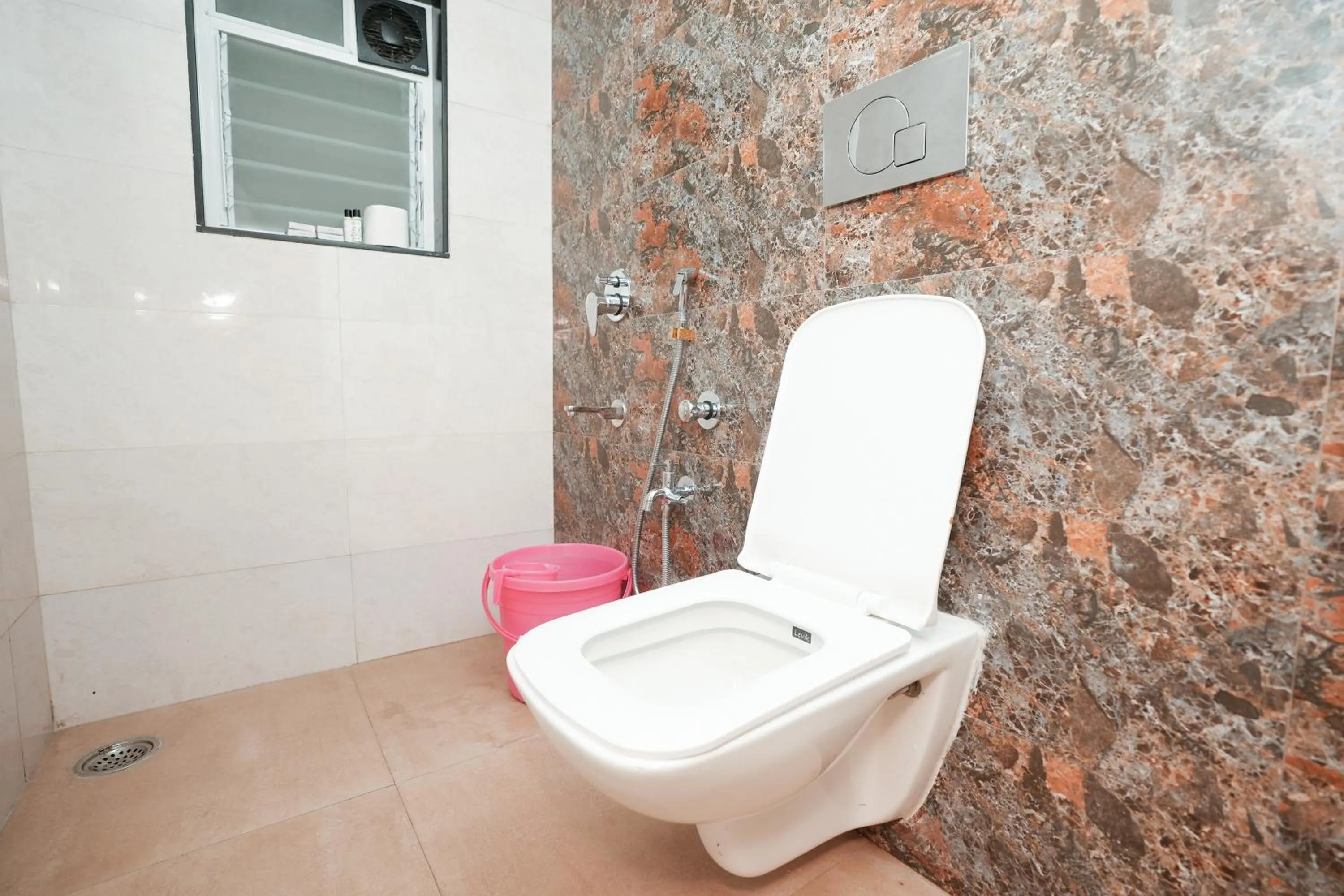 Toilet in Hotel Neelkiran