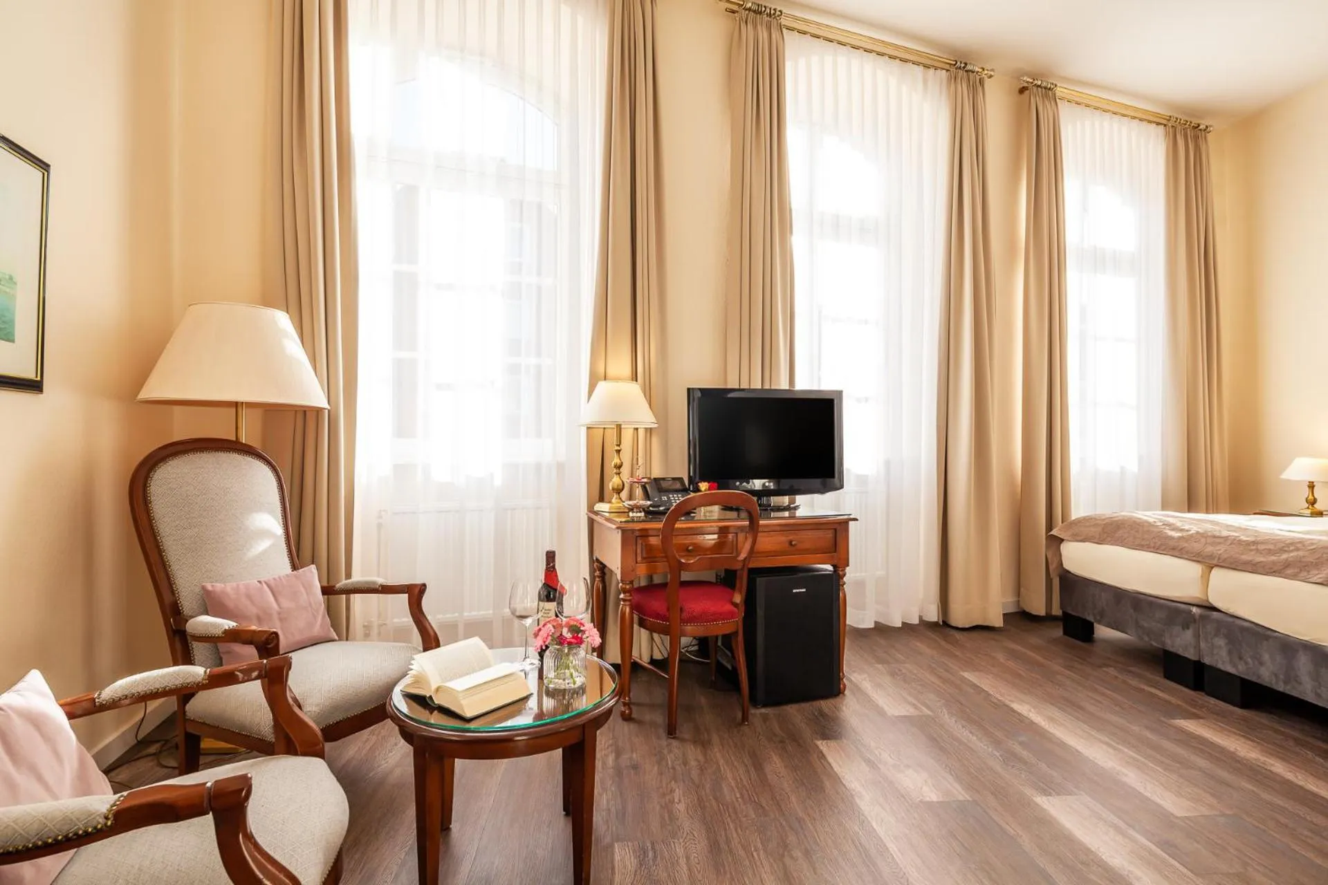 Seating area, Bed in TOP CityLine Klassik Altstadt Hotel Lübeck