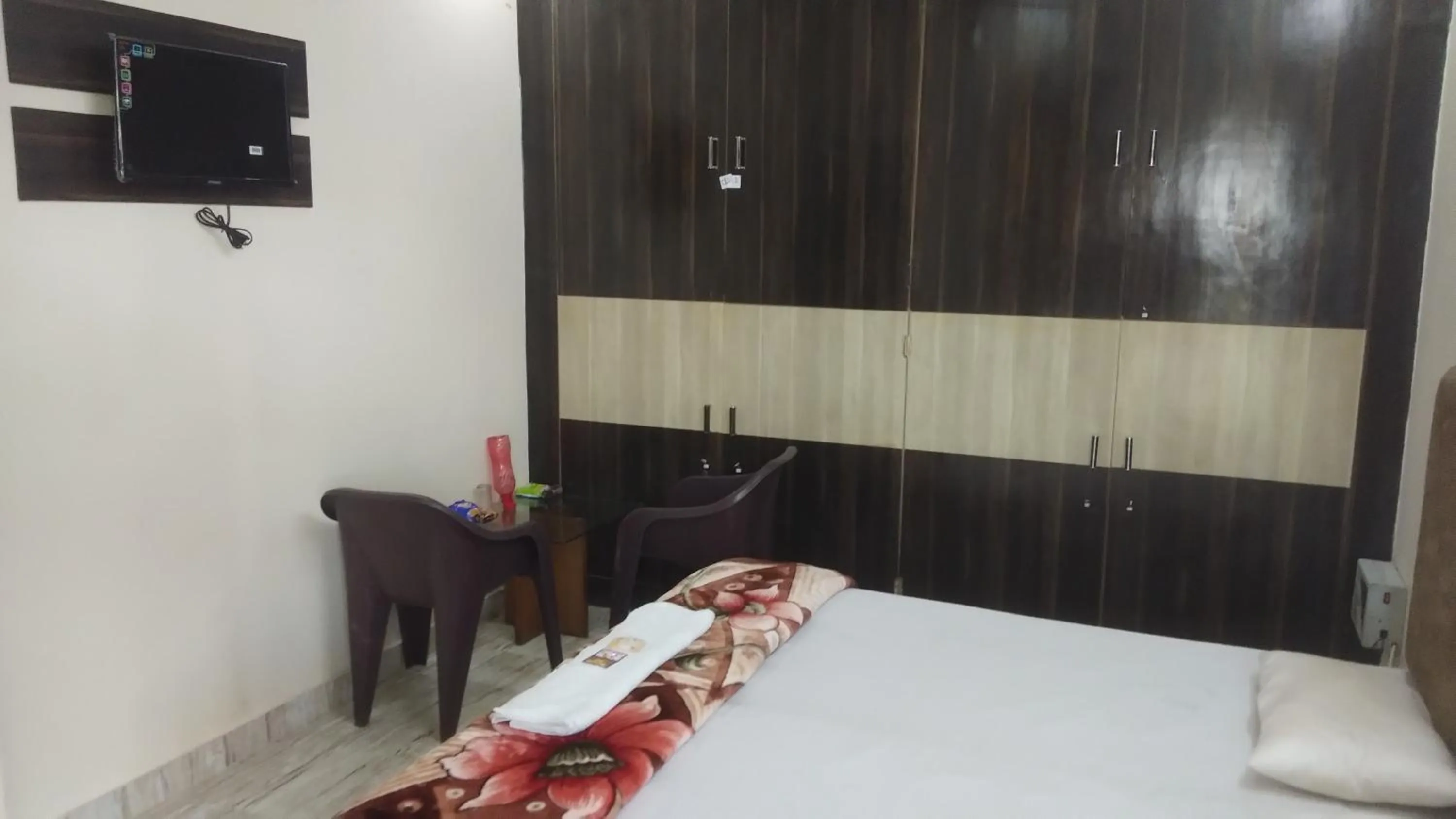 Photo of the whole room, Bed in Sudha sadan