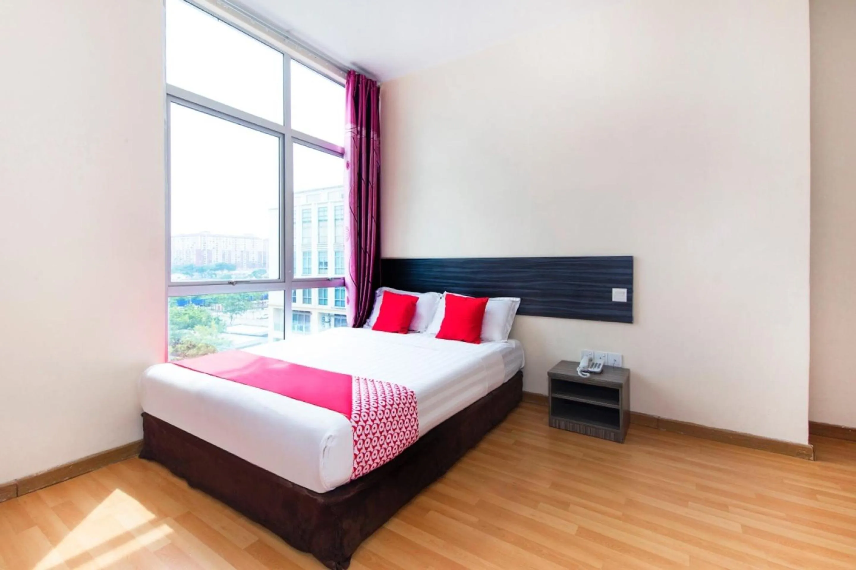 Bedroom, Bed in Super OYO 331 I Boutique Hotel