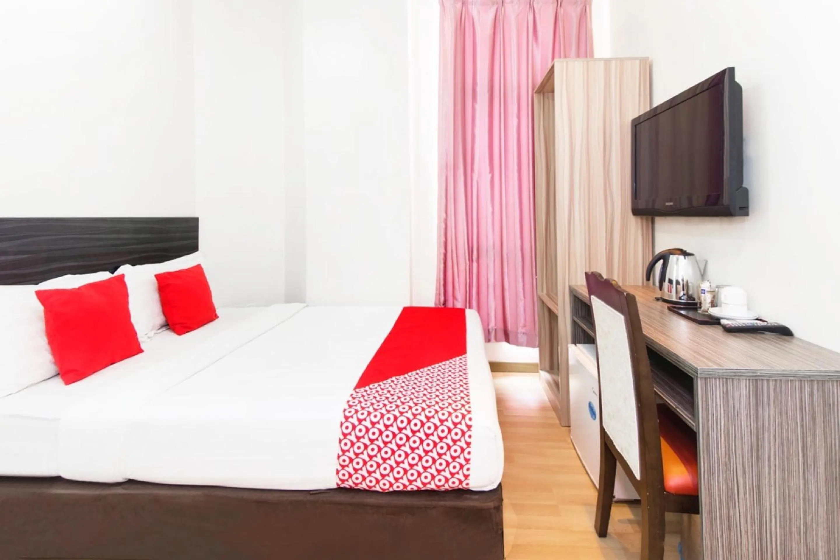 Bedroom, Bed in Super OYO 331 I Boutique Hotel