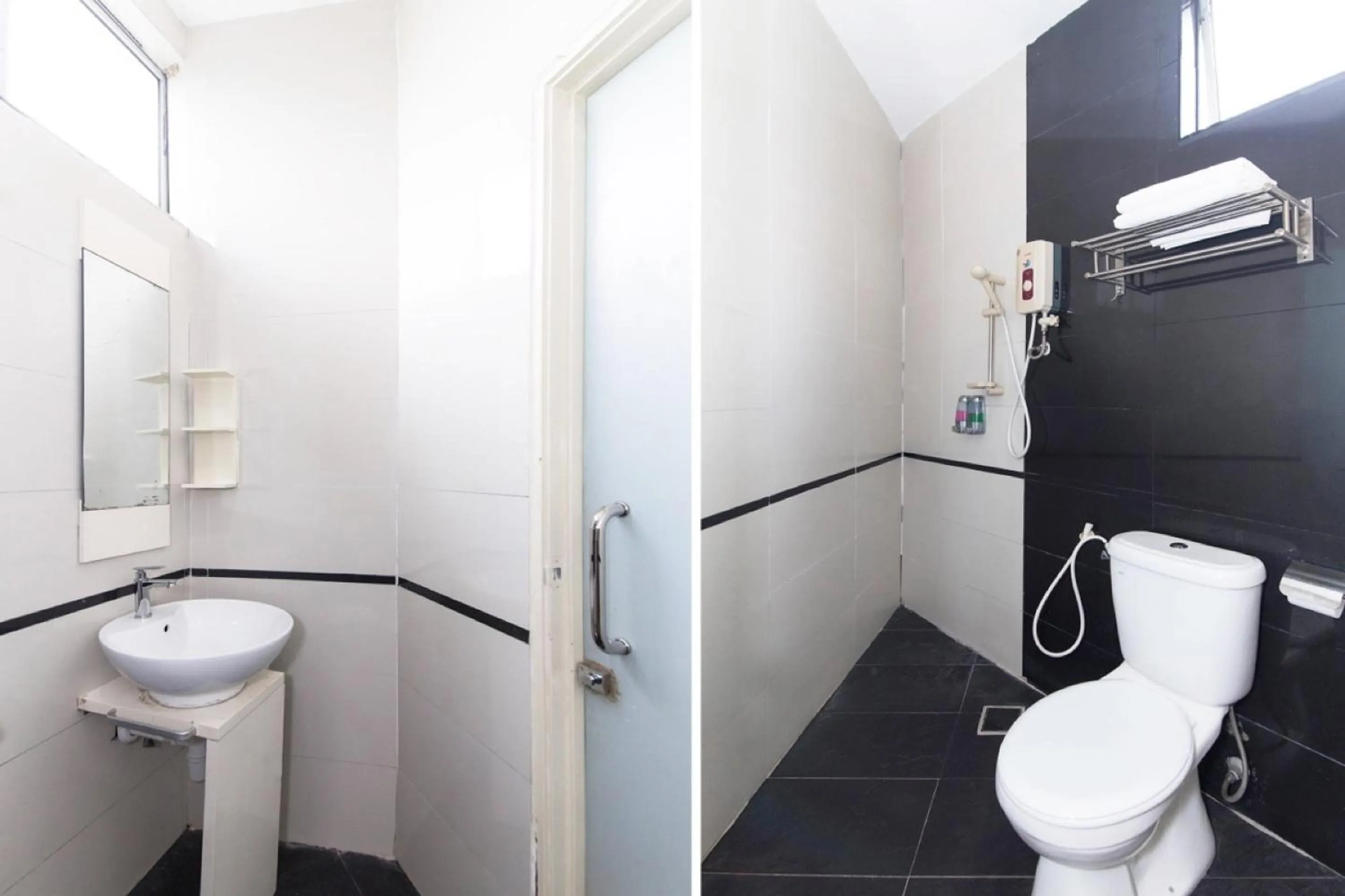 Bathroom in Super OYO 331 I Boutique Hotel