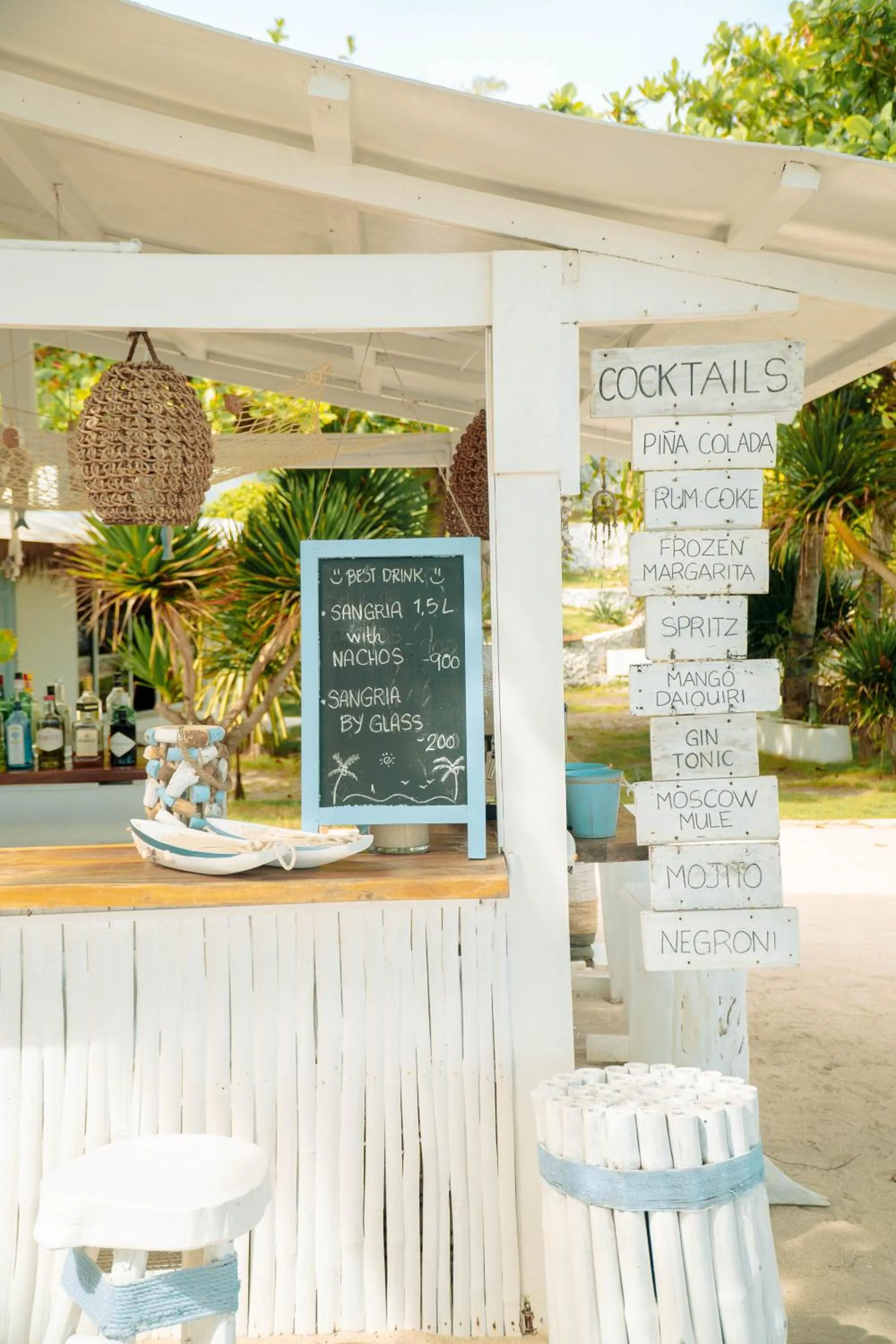 Lounge or bar in Blanco Beach Resort Malapascua