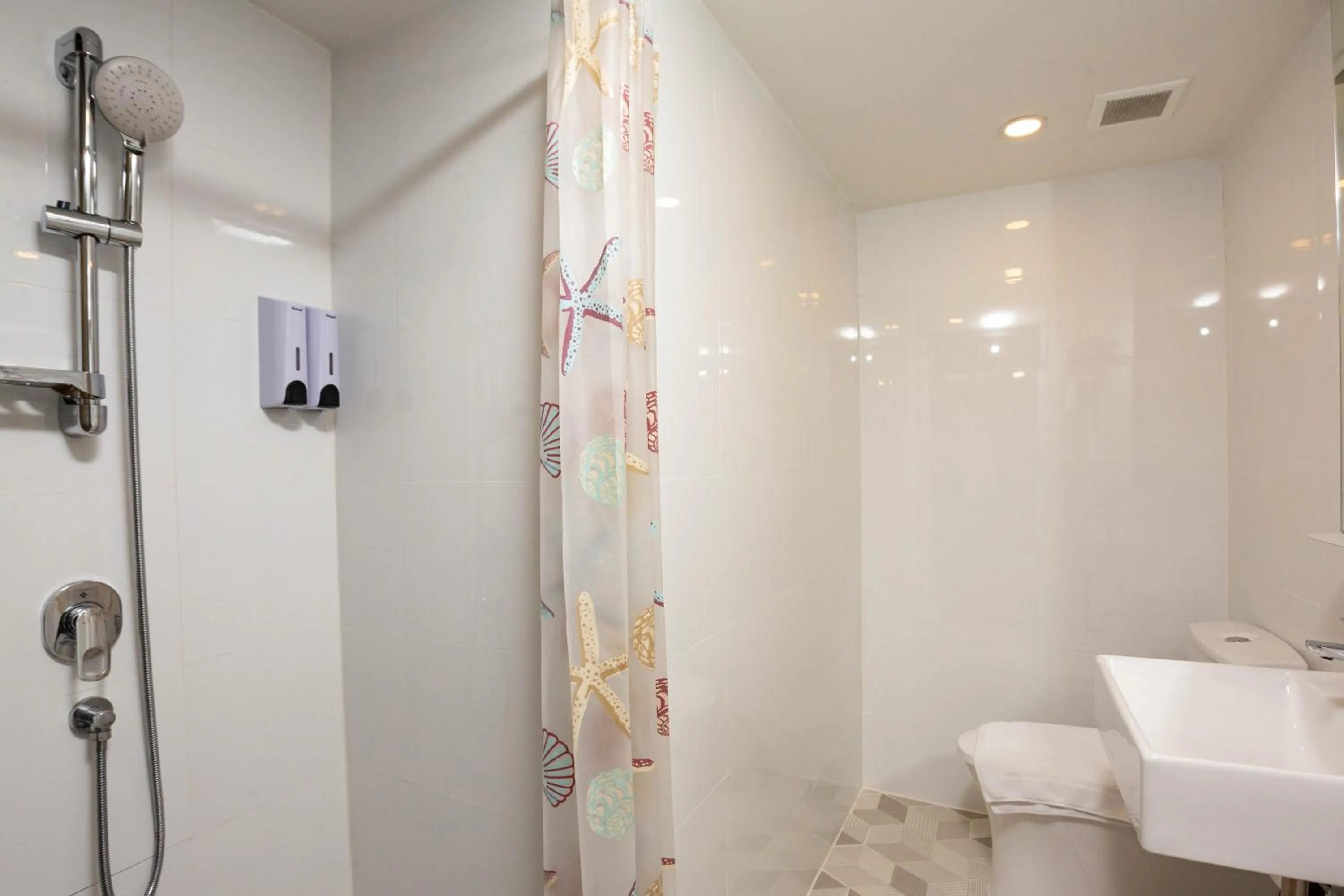 Shower in Hotel Z zpaze