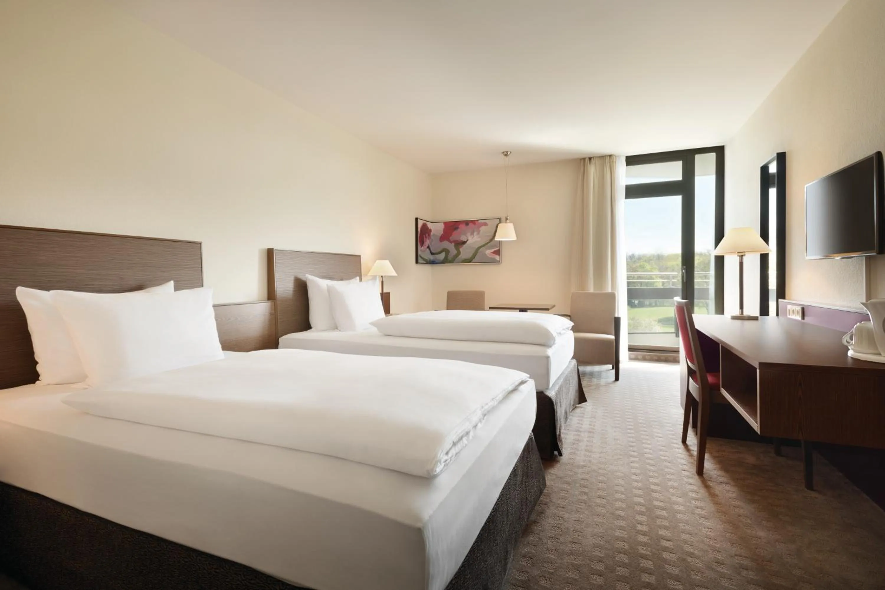 TV and multimedia, Bed in Ramada Nürnberg Parkhotel