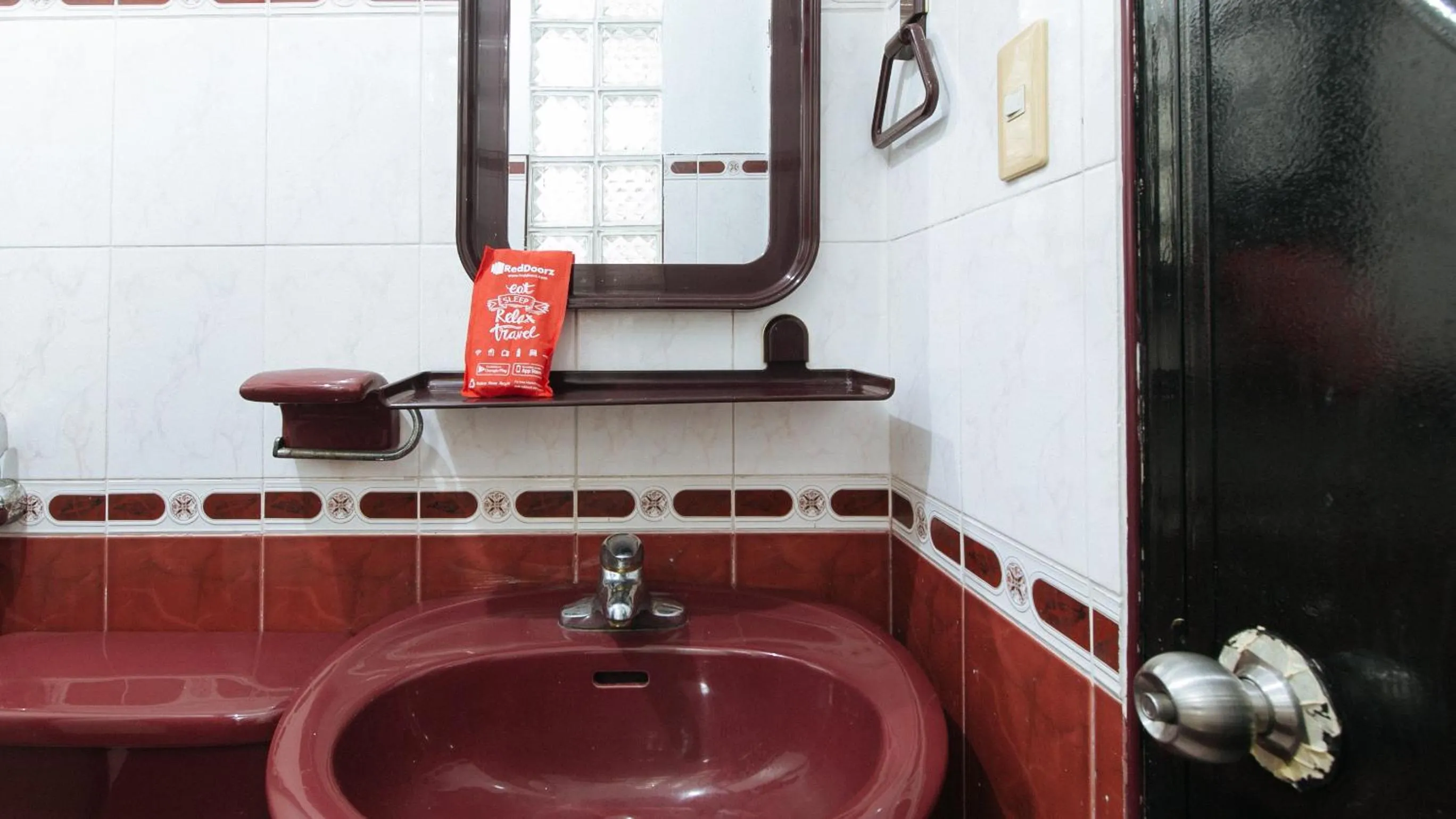 Bathroom in RedDoorz Plus at Villa Gloria Taguig