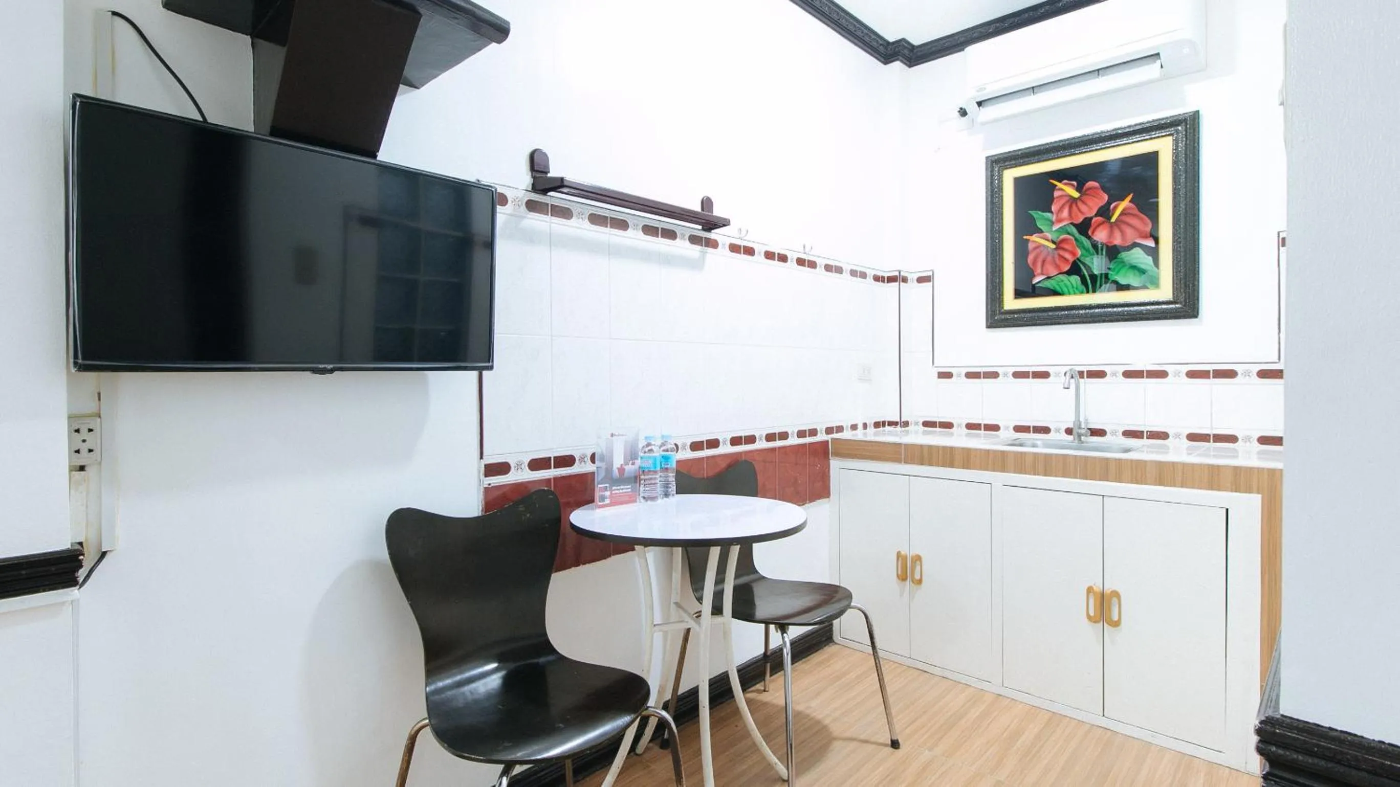 TV and multimedia in RedDoorz Plus at Villa Gloria Taguig