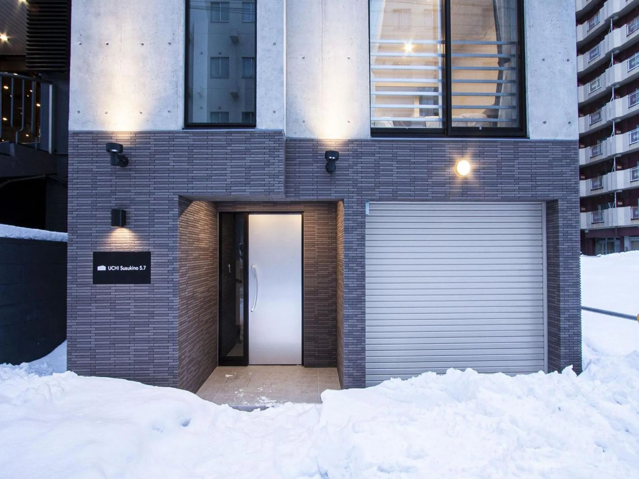 Facade/entrance in UCHI Susukino 5.7