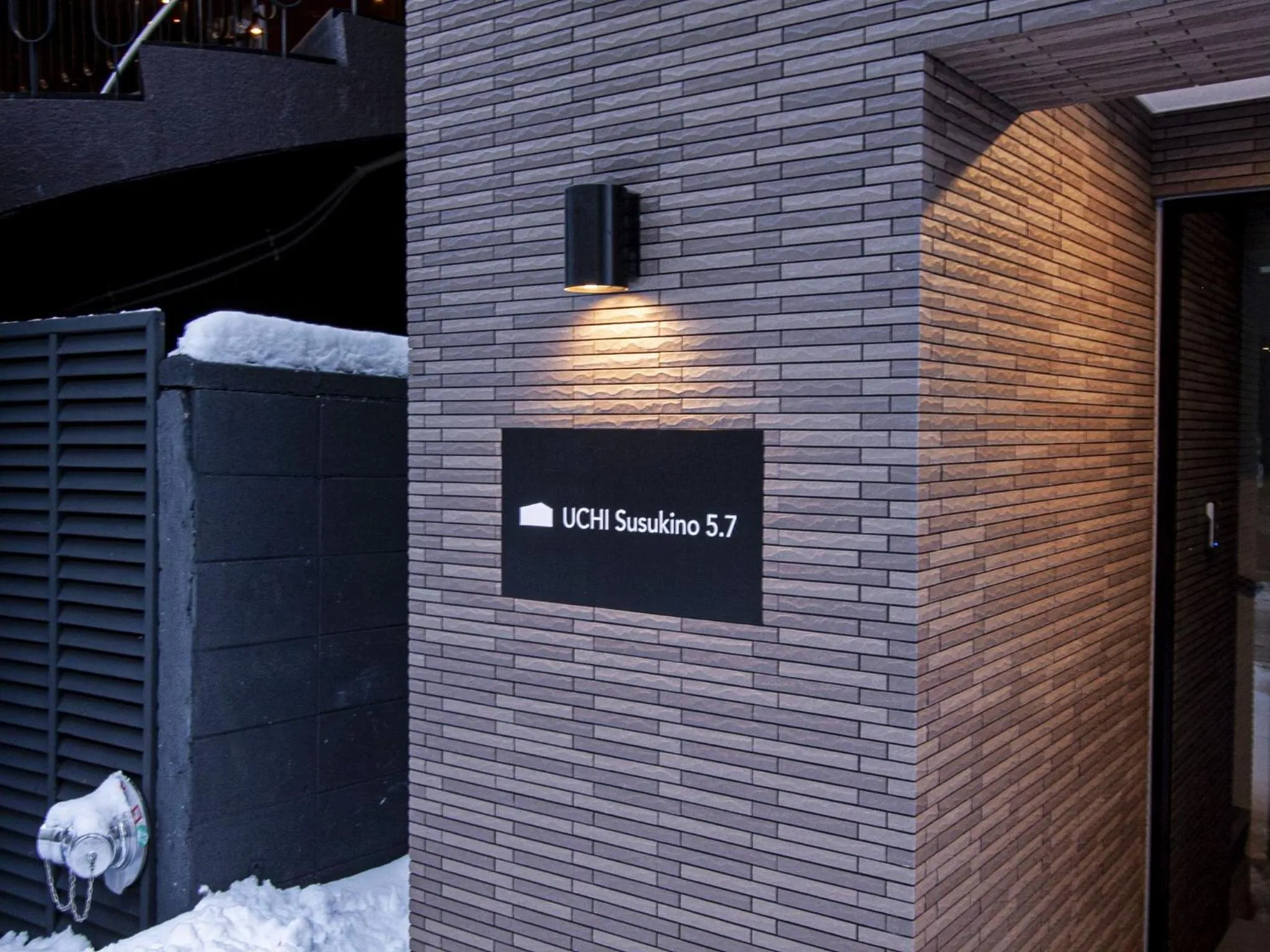 Logo/Certificate/Sign in UCHI Susukino 5.7