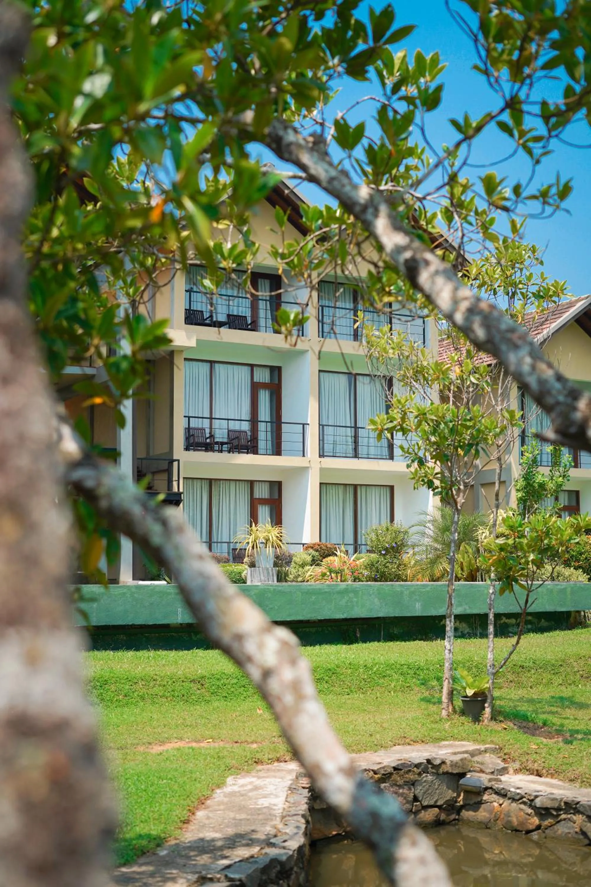 Garden in Moi Koggala by DBI - Free drop off to the beach