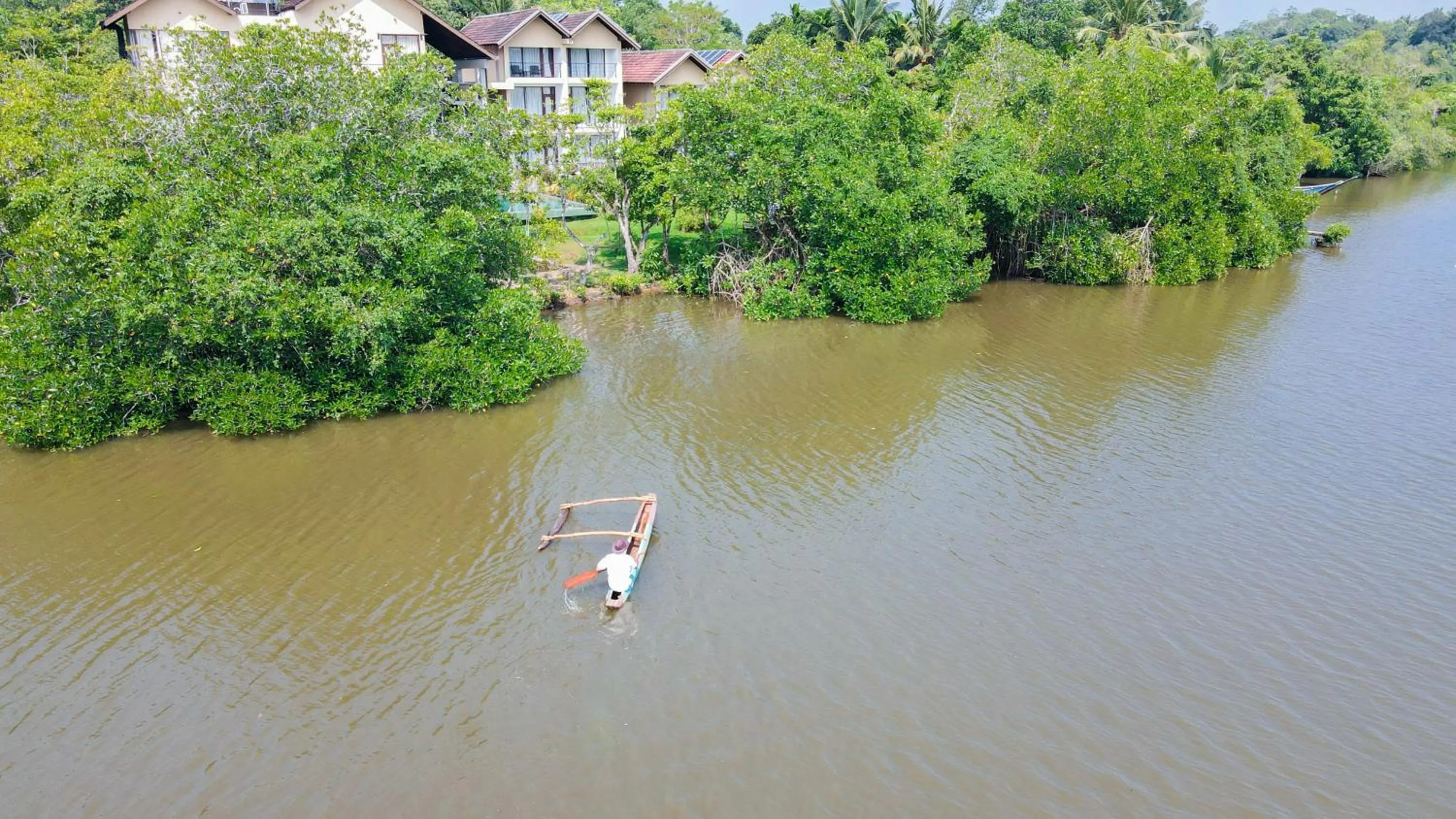 Garden in Moi Koggala by DBI - Free drop off to the beach