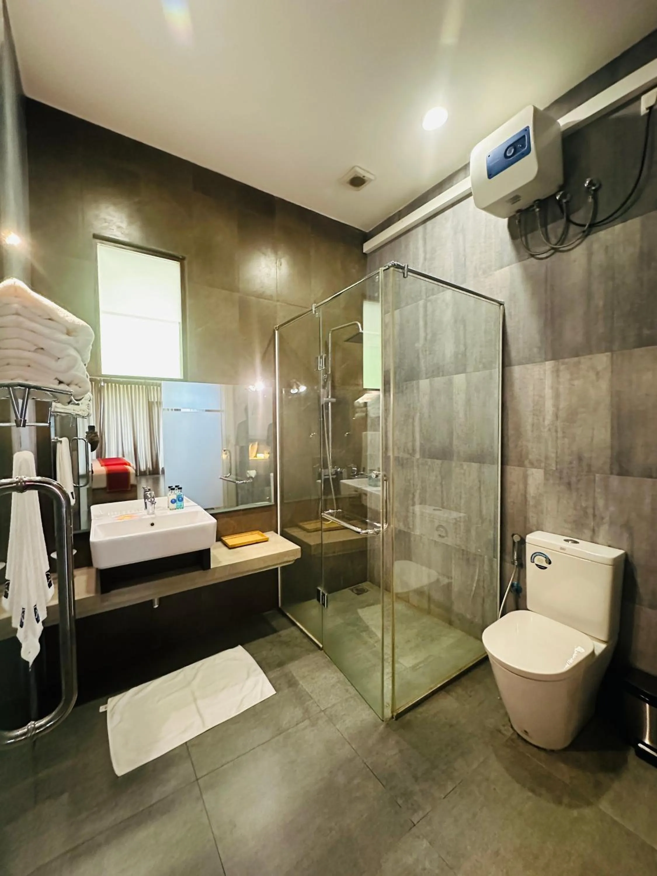 Toilet in Moi Koggala by DBI - Free drop off to the beach