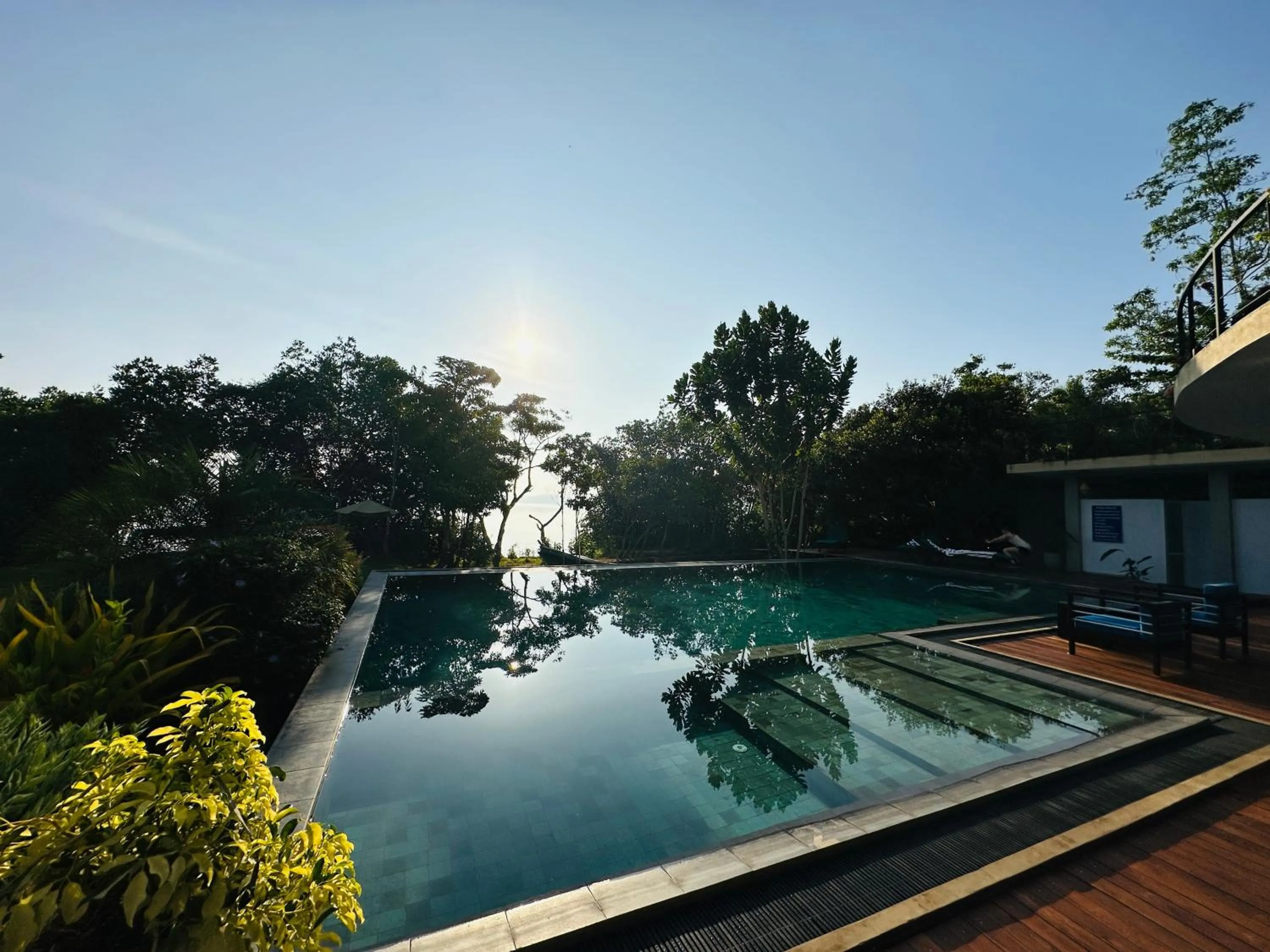 Swimming pool in Moi Koggala by DBI - Free drop off to the beach