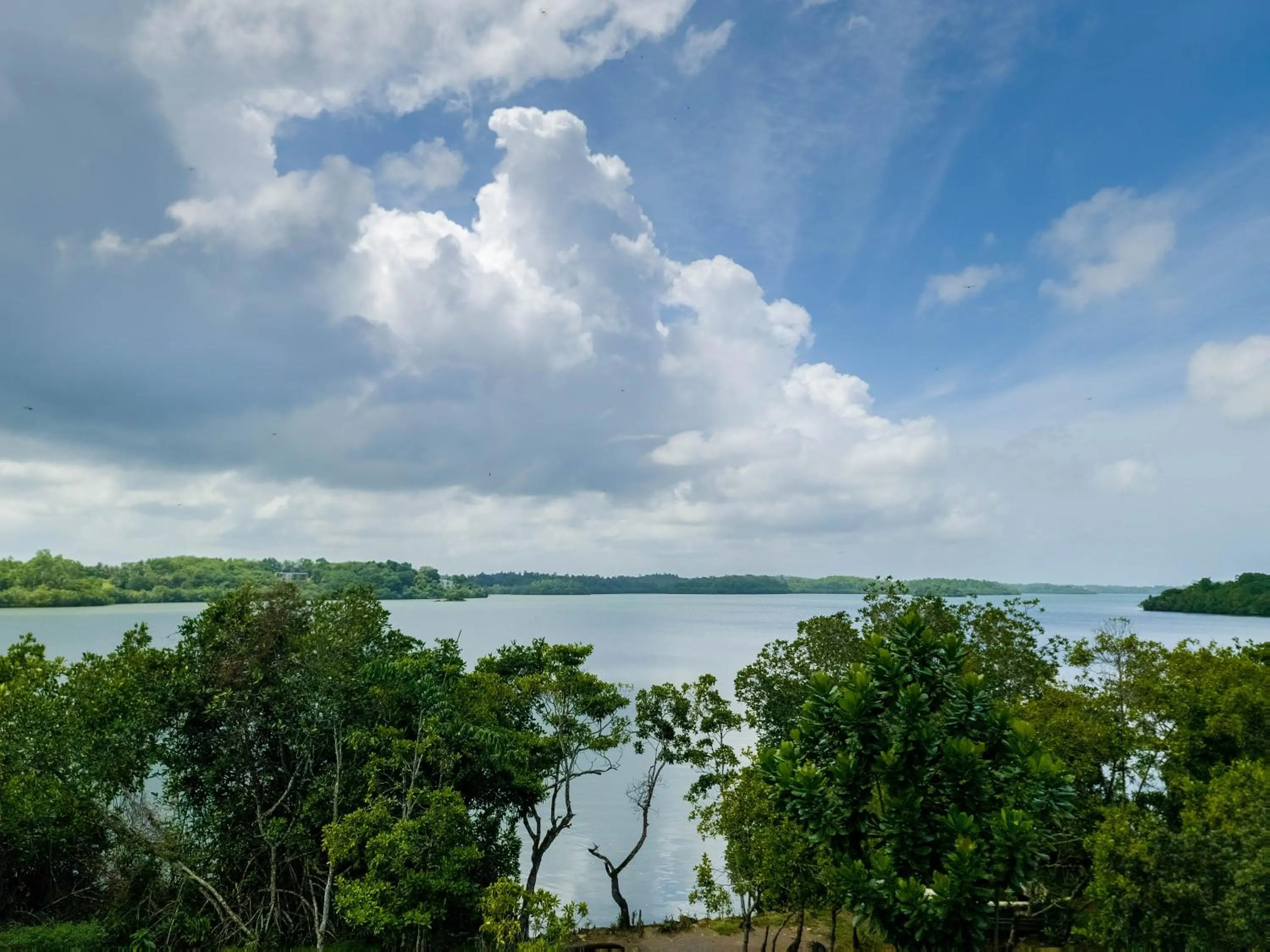 Lake view in Moi Koggala by DBI - Free drop off to the beach