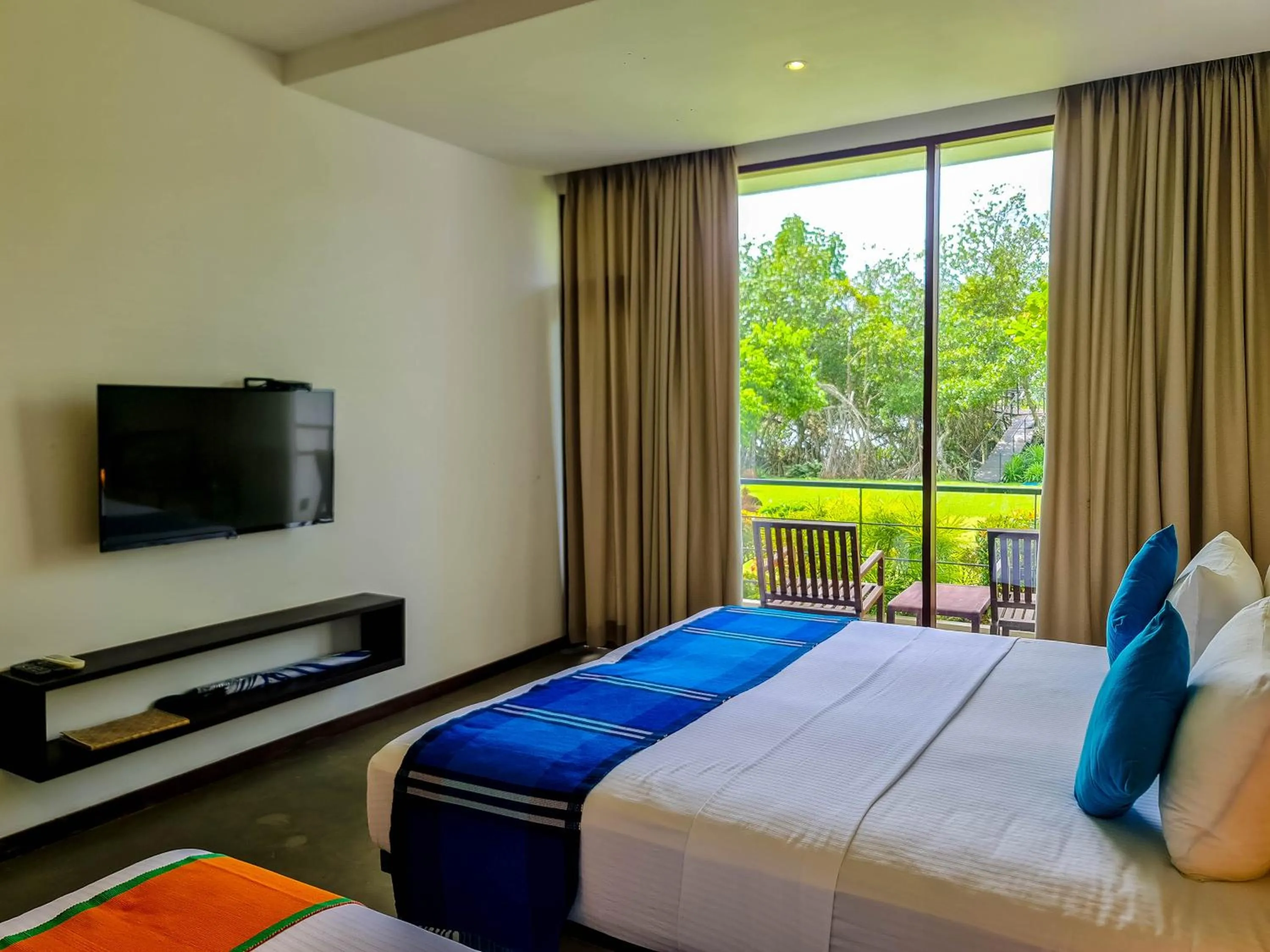 Bedroom, Bed in Moi Koggala by DBI - Free drop off to the beach